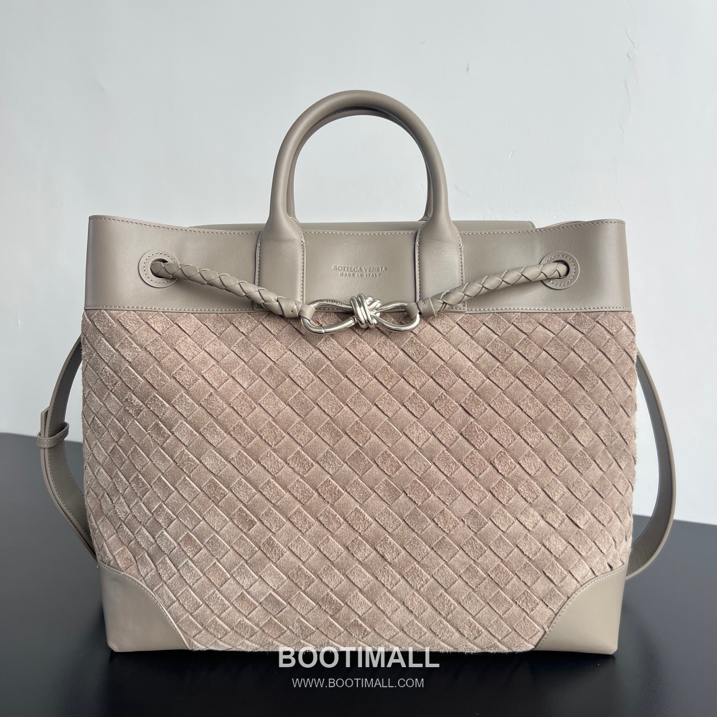 Bottega Veneta Andiamo Intrecciato Suede Tote Suede and Calfskin Taupe Tote Bag 보테가 베네타 안디아모 인트레치아토 스웨이드 토트 스웨이드 및 카프스킨 토프 토트백 43cm 2