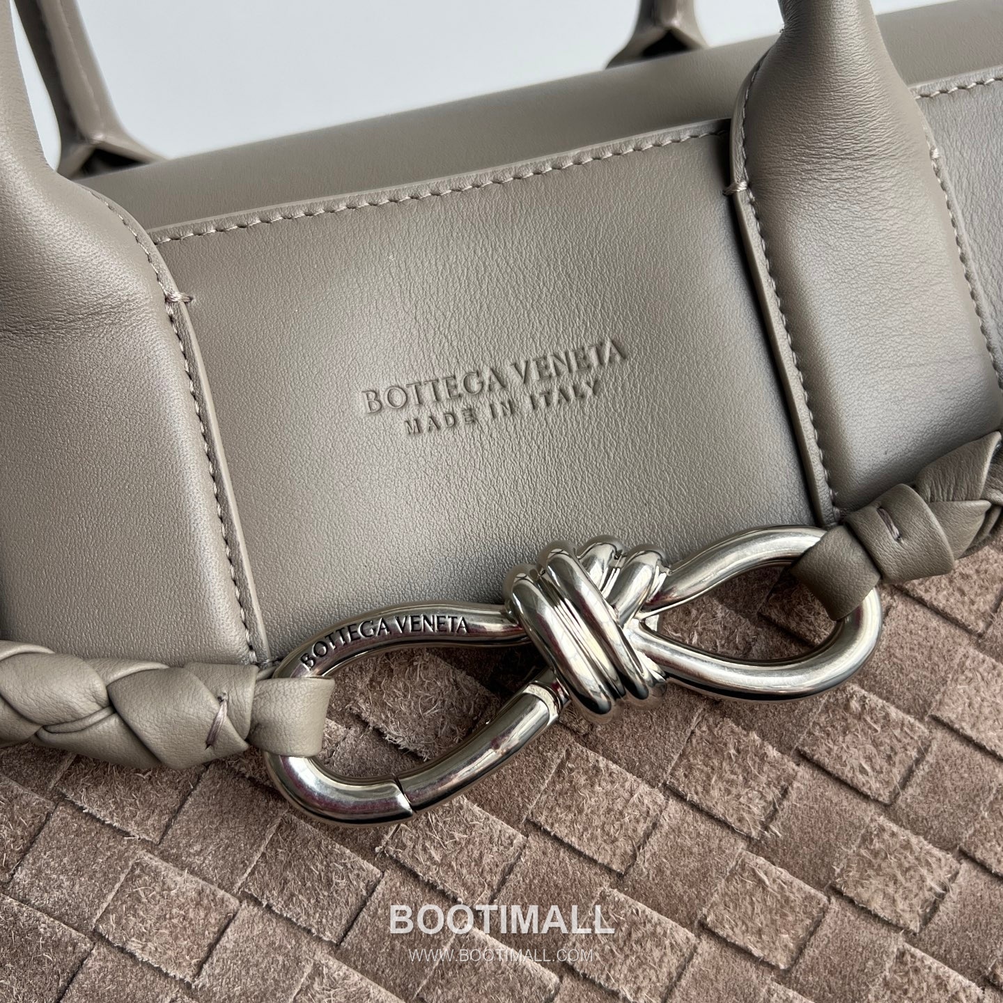 Bottega Veneta Andiamo Intrecciato Suede Tote Suede and Calfskin Taupe Tote Bag 보테가 베네타 안디아모 인트레치아토 스웨이드 토트 스웨이드 및 카프스킨 토프 토트백 43cm 7