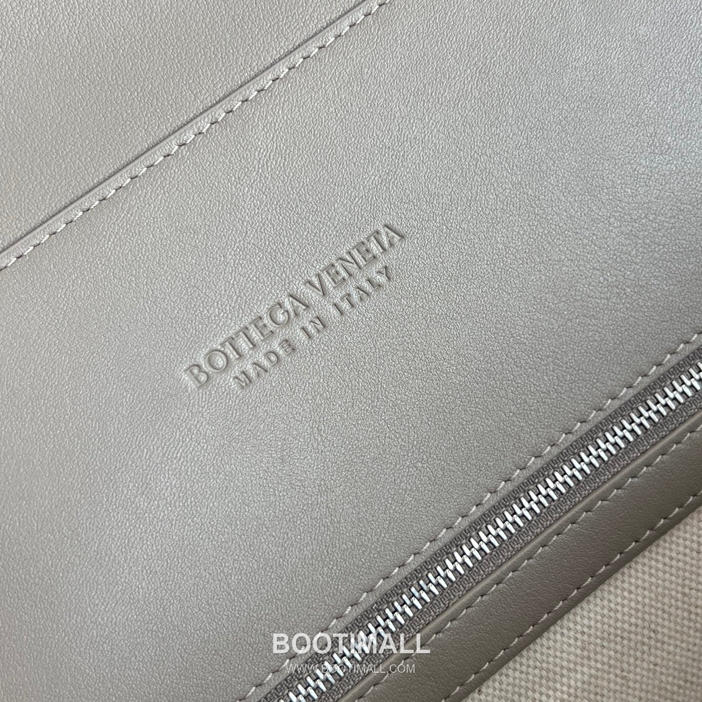 Bottega Veneta Andiamo Intrecciato Suede Tote Suede and Calfskin Taupe Tote Bag 보테가 베네타 안디아모 인트레치아토 스웨이드 토트 스웨이드 및 카프스킨 토프 토트백 43cm 9