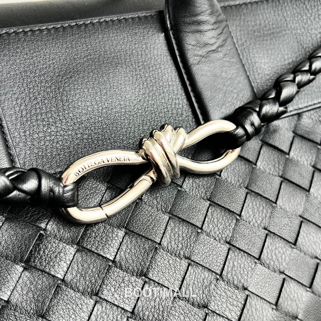 Bottega Veneta Andiamo Intrecciato Tote Smooth Leather, Intrecciato Leather Dark Tote Bag 보테가 베네타 안디아모 인트레치아토 토트 스무스 레더, 인트레치아토 레더 다크 토트백 43cm 4