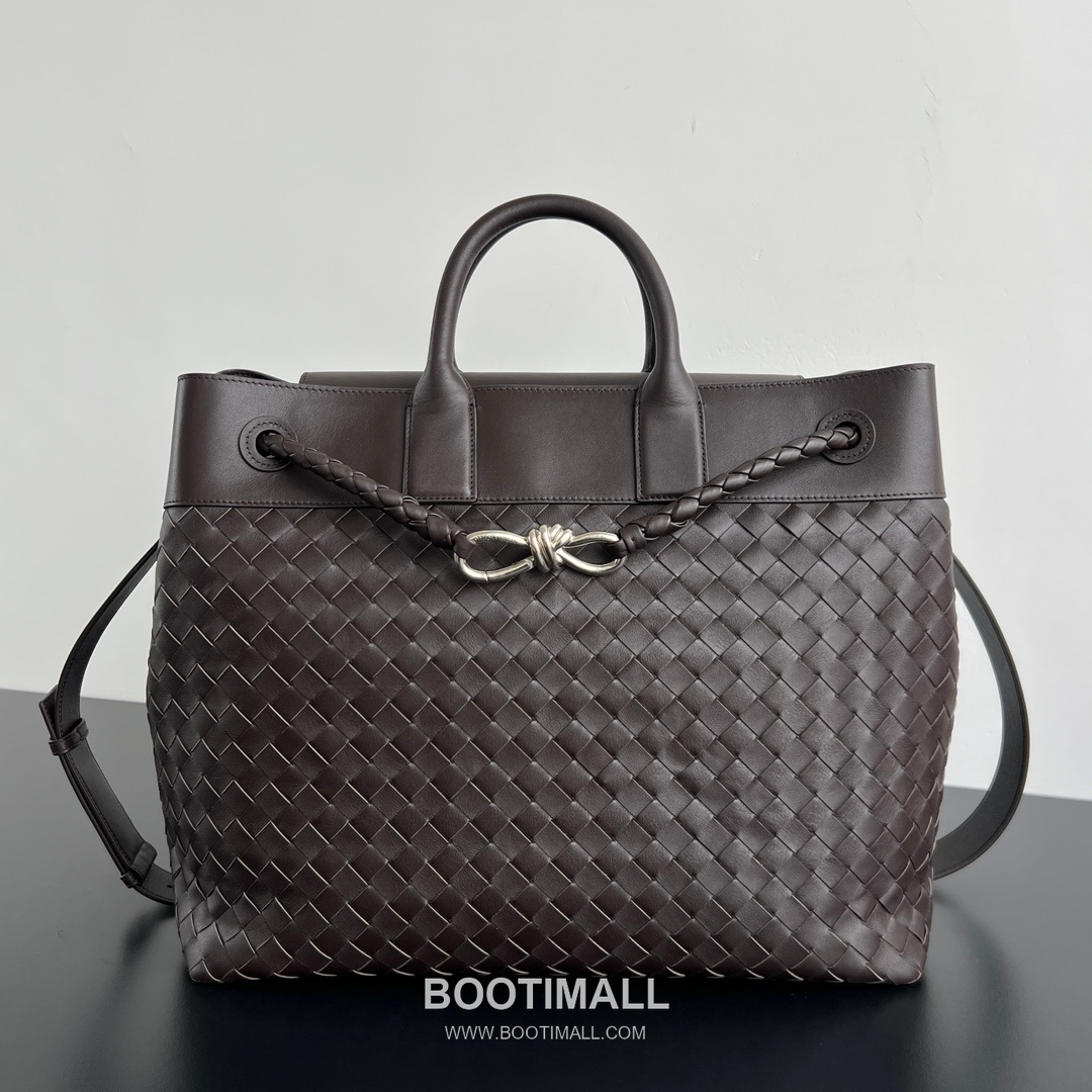 Bottega Veneta Andiamo Intrecciato Tote Smooth Leather, Intrecciato Leather Dark Tote Bag 보테가 베네타 안디아모 인트레치아토 토트 스무스 레더, 인트레치아토 레더 다크 토트백 43cm 1
