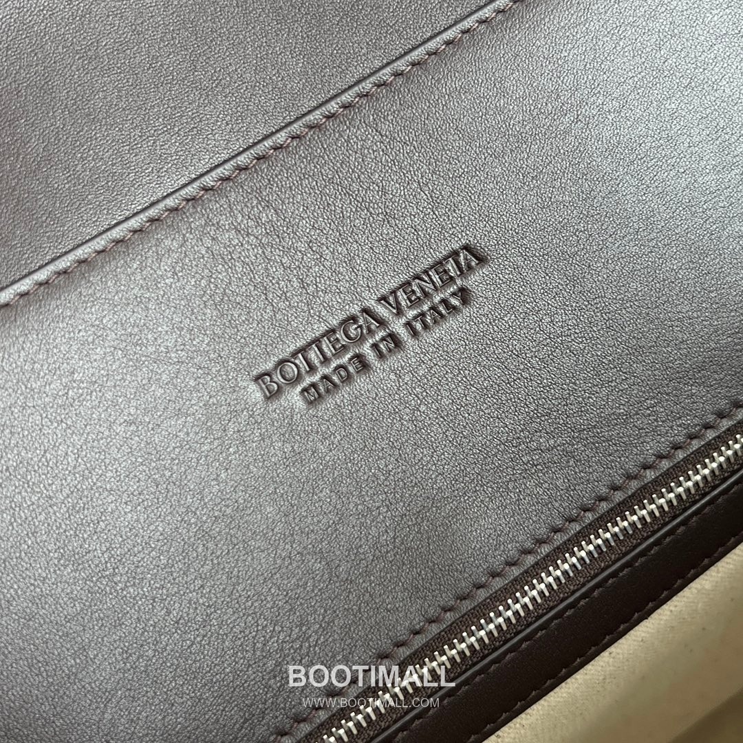 Bottega Veneta Andiamo Intrecciato Tote Smooth Leather, Intrecciato Leather Dark Tote Bag 보테가 베네타 안디아모 인트레치아토 토트 스무스 레더, 인트레치아토 레더 다크 토트백 43cm 8