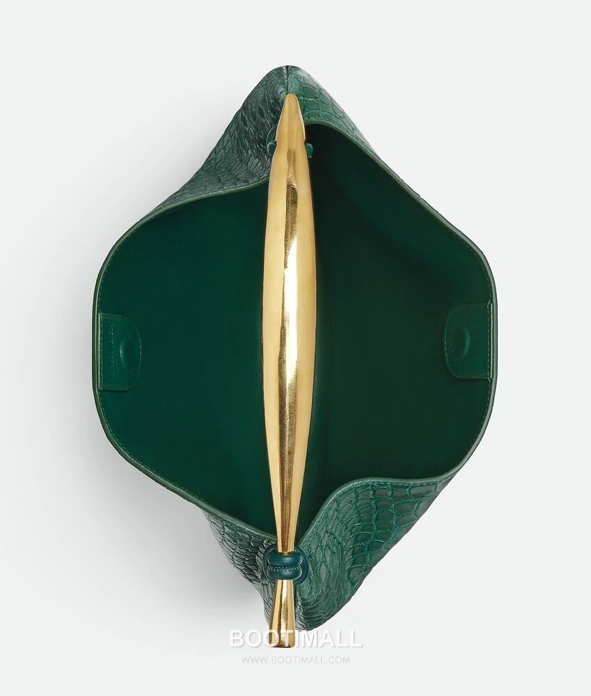 Bottega Veneta Sardine Croc-Embossed Large Croc-Embossed Cowhide Leather Green Shoulder Bag 보테가 베네타 사딘 크로커다일 엠보싱 라지 크로커다일 엠보싱 소가죽 그린 숄더백 36cm 3