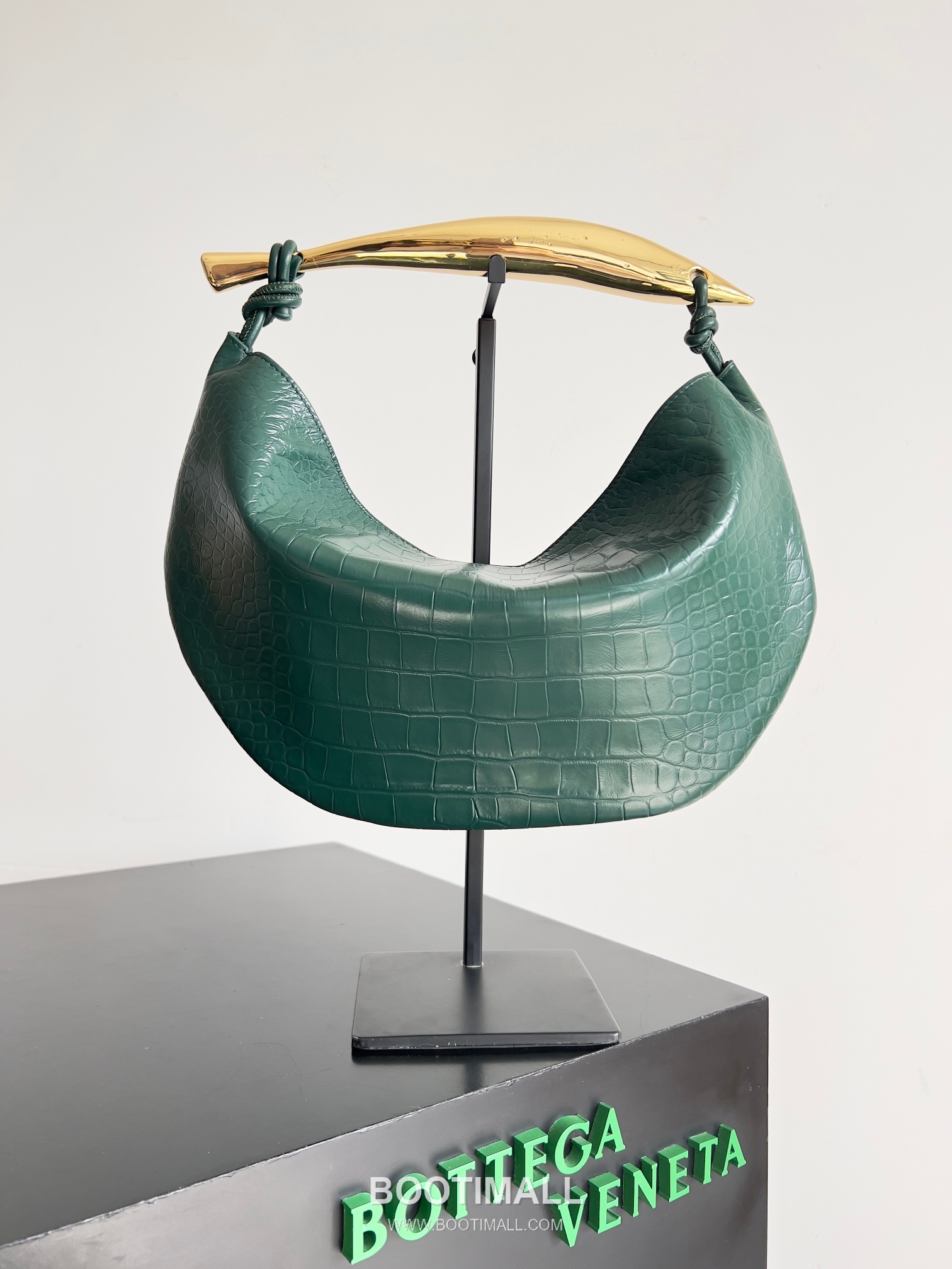 Bottega Veneta Sardine Croc-Embossed Large Croc-Embossed Cowhide Leather Green Shoulder Bag 보테가 베네타 사딘 크로커다일 엠보싱 라지 크로커다일 엠보싱 소가죽 그린 숄더백 36cm 6