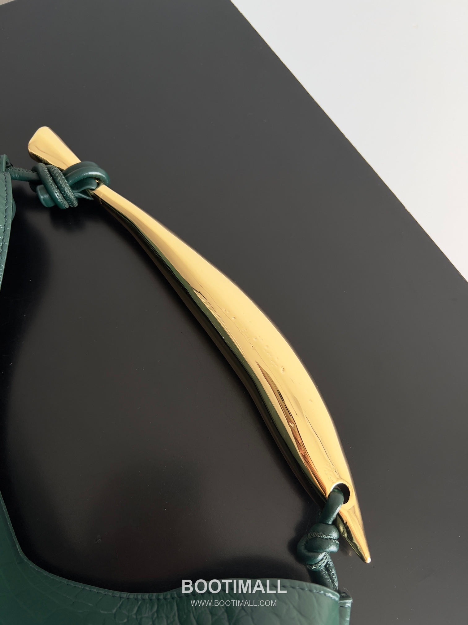 Bottega Veneta Sardine Croc-Embossed Large Croc-Embossed Cowhide Leather Green Shoulder Bag 보테가 베네타 사딘 크로커다일 엠보싱 라지 크로커다일 엠보싱 소가죽 그린 숄더백 36cm 10