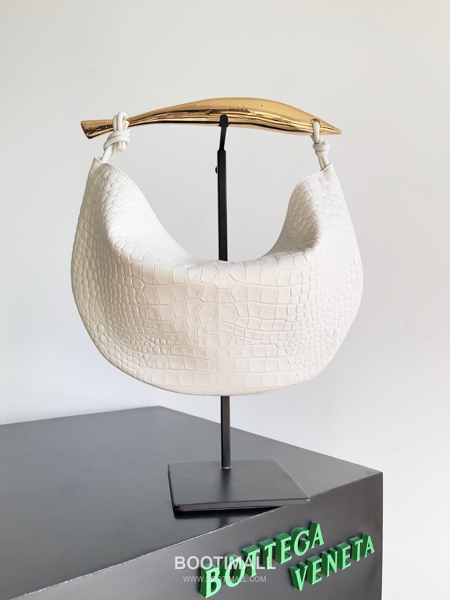 Bottega Veneta Sardine Croc-Embossed Large Croc-Embossed Cowhide Leather Green Shoulder Bag 보테가 베네타 사딘 크로커다일 엠보싱 라지 크로커다일 엠보싱 소가죽 그린 숄더백 36cm 2