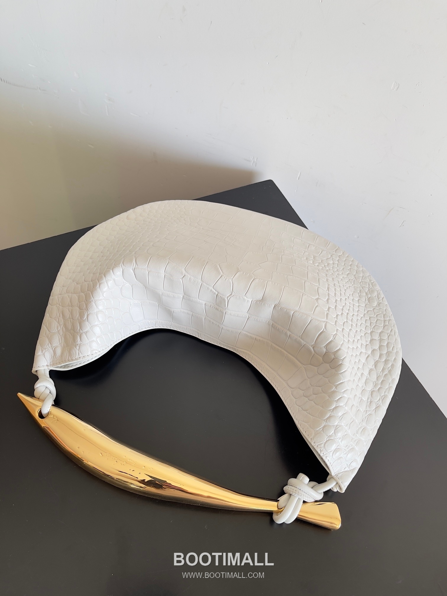 Bottega Veneta Sardine Croc-Embossed Large Croc-Embossed Cowhide Leather Green Shoulder Bag 보테가 베네타 사딘 크로커다일 엠보싱 라지 크로커다일 엠보싱 소가죽 그린 숄더백 36cm 3