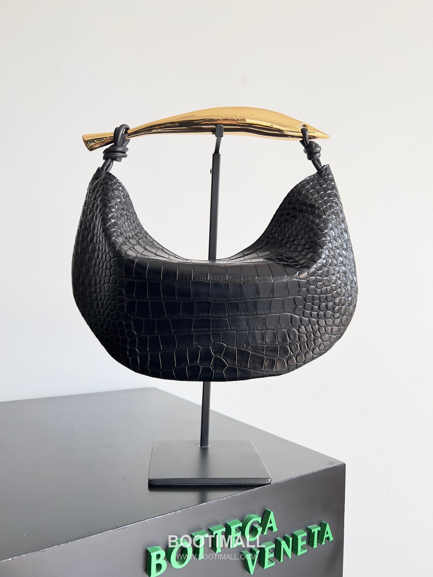 Bottega Veneta Sardine Croc-Embossed Large Croc-Embossed Cowhide Leather Green Shoulder Bag 보테가 베네타 사딘 크로커다일 엠보싱 라지 크로커다일 엠보싱 소가죽 그린 숄더백 36cm 2