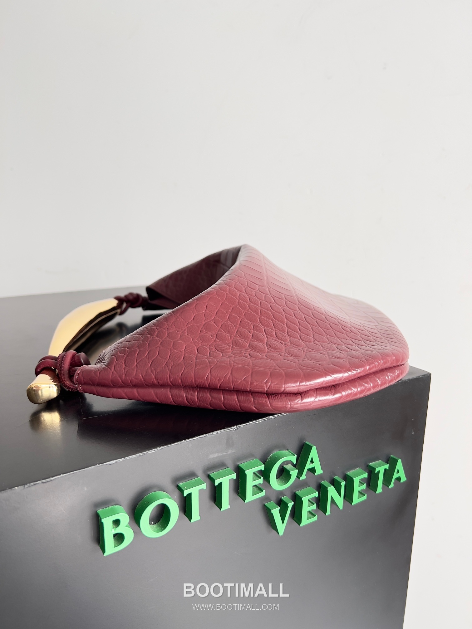 Bottega Veneta Sardine Croc-Embossed Large Croc-Embossed Cowhide Leather Green Shoulder Bag 보테가 베네타 사딘 크로커다일 엠보싱 라지 크로커다일 엠보싱 소가죽 그린 숄더백 36cm 3
