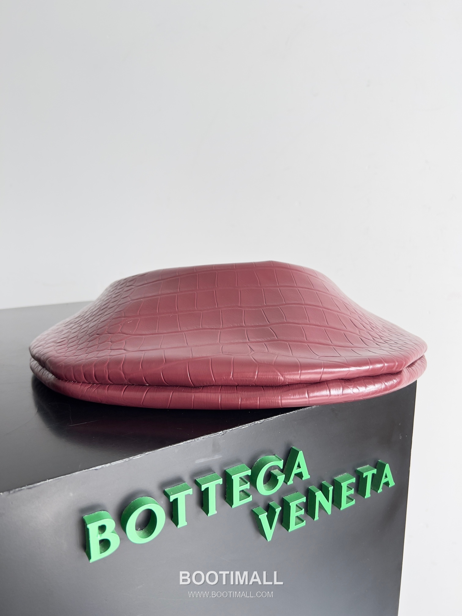 Bottega Veneta Sardine Croc-Embossed Large Croc-Embossed Cowhide Leather Green Shoulder Bag 보테가 베네타 사딘 크로커다일 엠보싱 라지 크로커다일 엠보싱 소가죽 그린 숄더백 36cm 4
