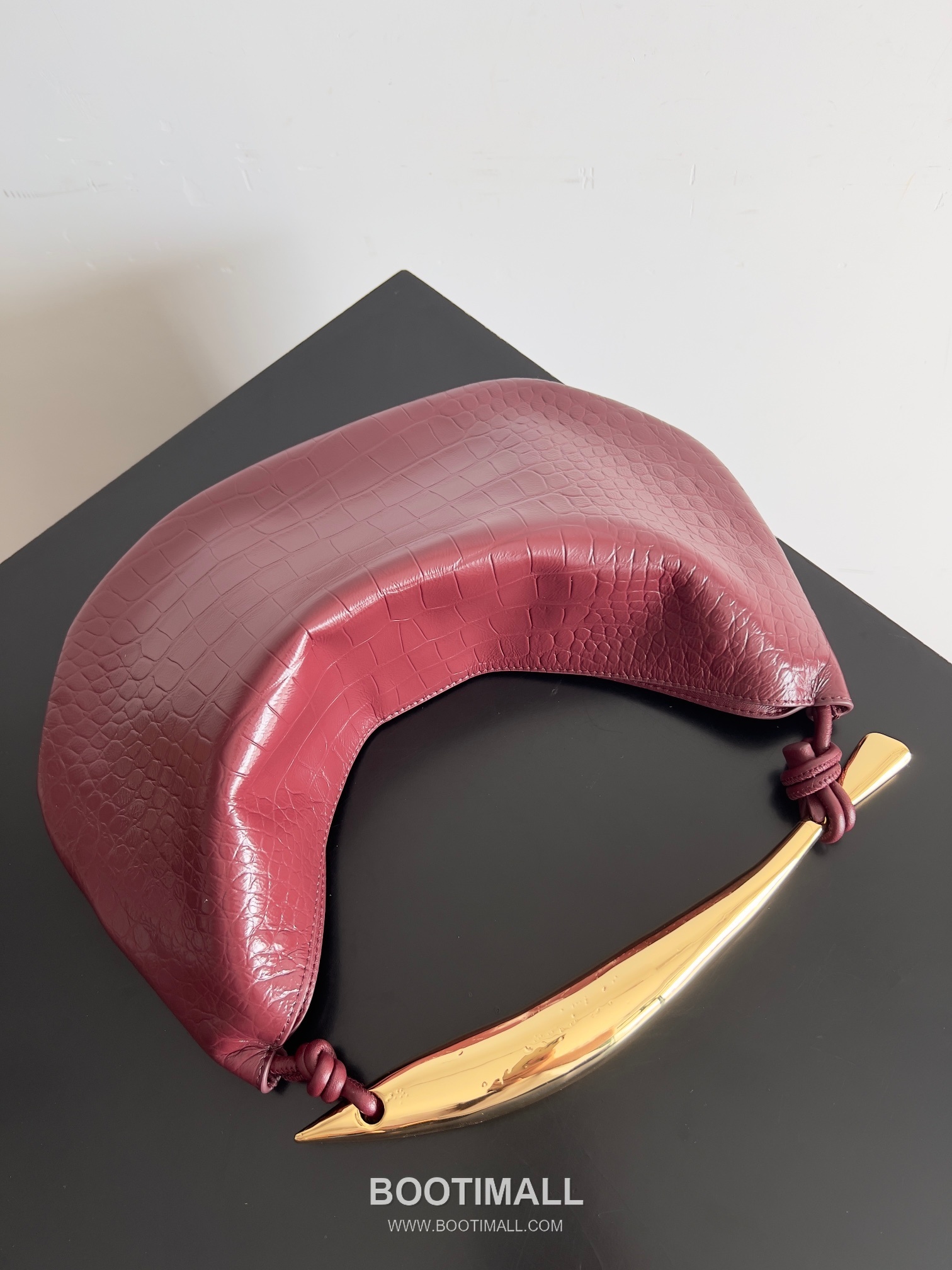 Bottega Veneta Sardine Croc-Embossed Large Croc-Embossed Cowhide Leather Green Shoulder Bag 보테가 베네타 사딘 크로커다일 엠보싱 라지 크로커다일 엠보싱 소가죽 그린 숄더백 36cm 5