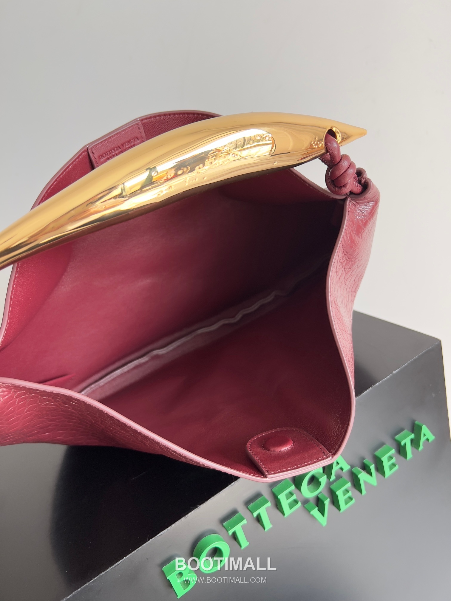 Bottega Veneta Sardine Croc-Embossed Large Croc-Embossed Cowhide Leather Green Shoulder Bag 보테가 베네타 사딘 크로커다일 엠보싱 라지 크로커다일 엠보싱 소가죽 그린 숄더백 36cm 8