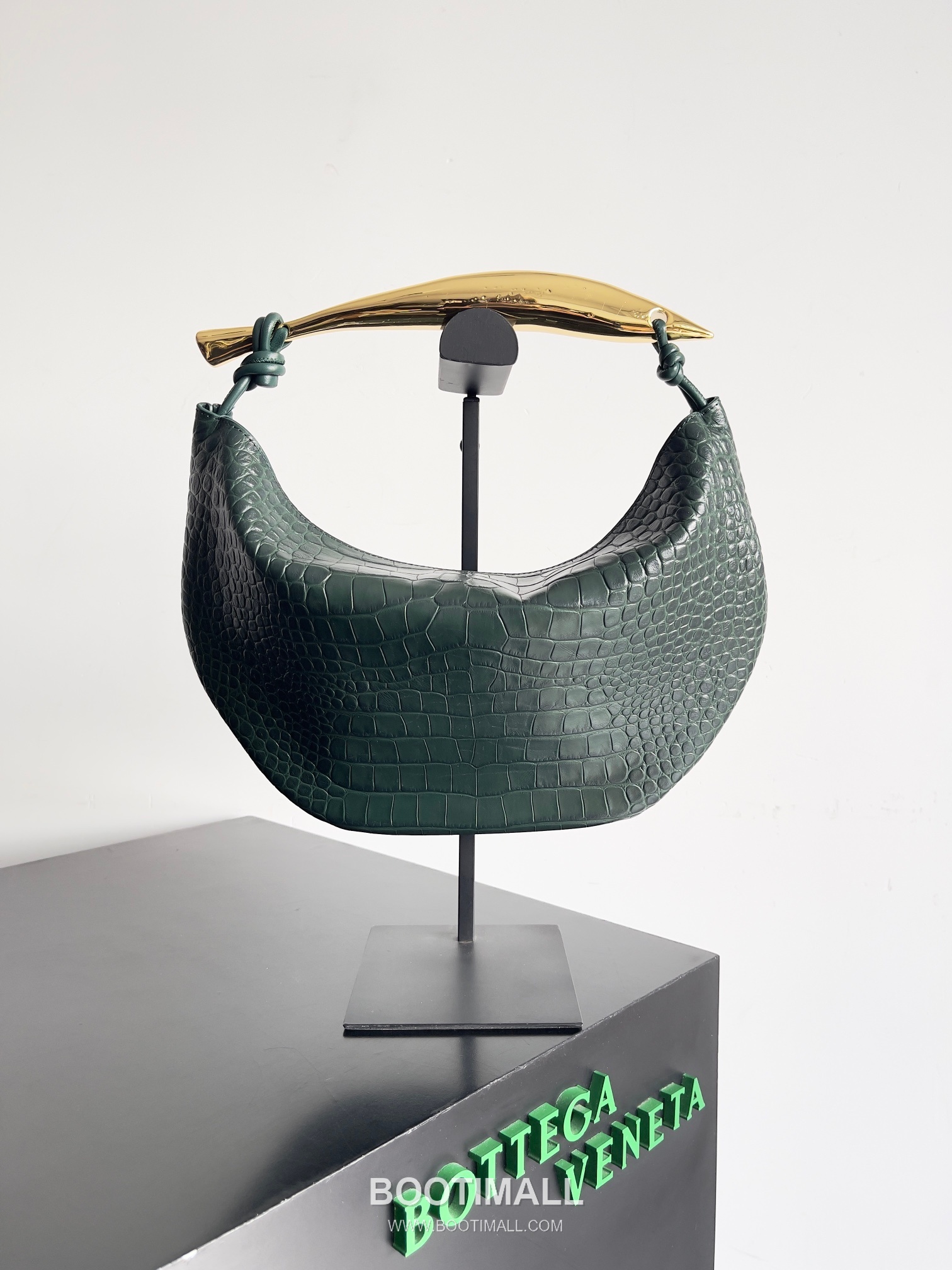Bottega Veneta Sardine Croc-Embossed Large Croc-Embossed Cowhide Leather Green Shoulder Bag 보테가 베네타 사딘 크로커다일 엠보싱 라지 크로커다일 엠보싱 소가죽 그린 숄더백 36cm 2