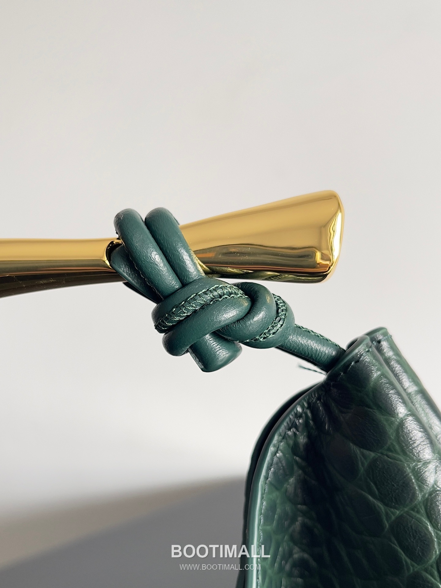 Bottega Veneta Sardine Croc-Embossed Large Croc-Embossed Cowhide Leather Green Shoulder Bag 보테가 베네타 사딘 크로커다일 엠보싱 라지 크로커다일 엠보싱 소가죽 그린 숄더백 36cm 7