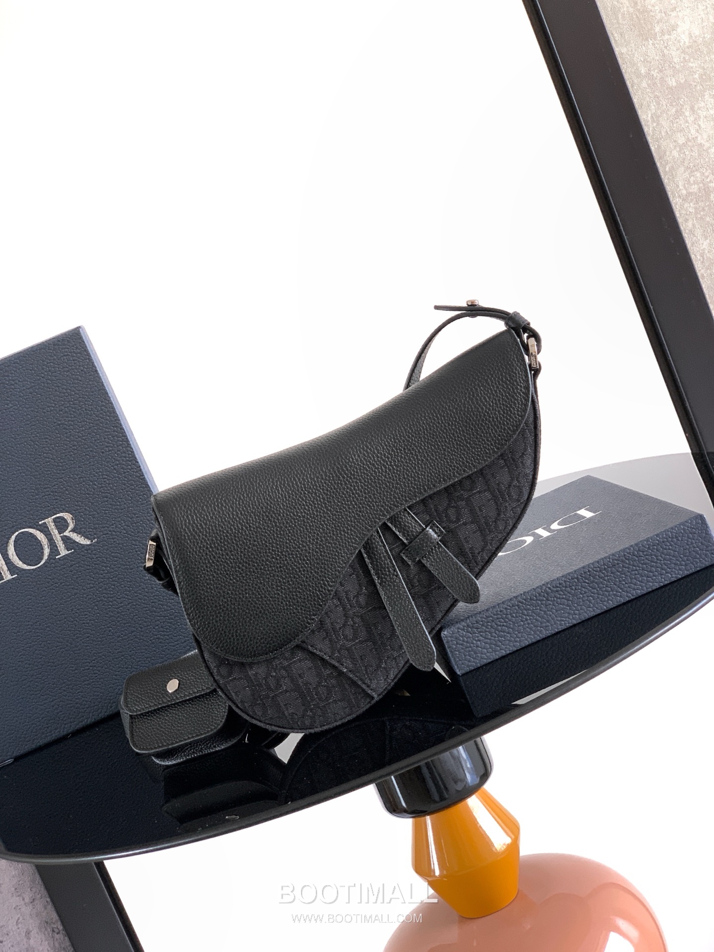 Dior Saddle Oblique Oblique Fabric & Grained Calfskin Black Crossbody Bag 디올 새들 오블리크 1ADPO413YKS 오블리크 패브릭 & 그레인드 카프스킨 블랙 크로스백 26cm 1