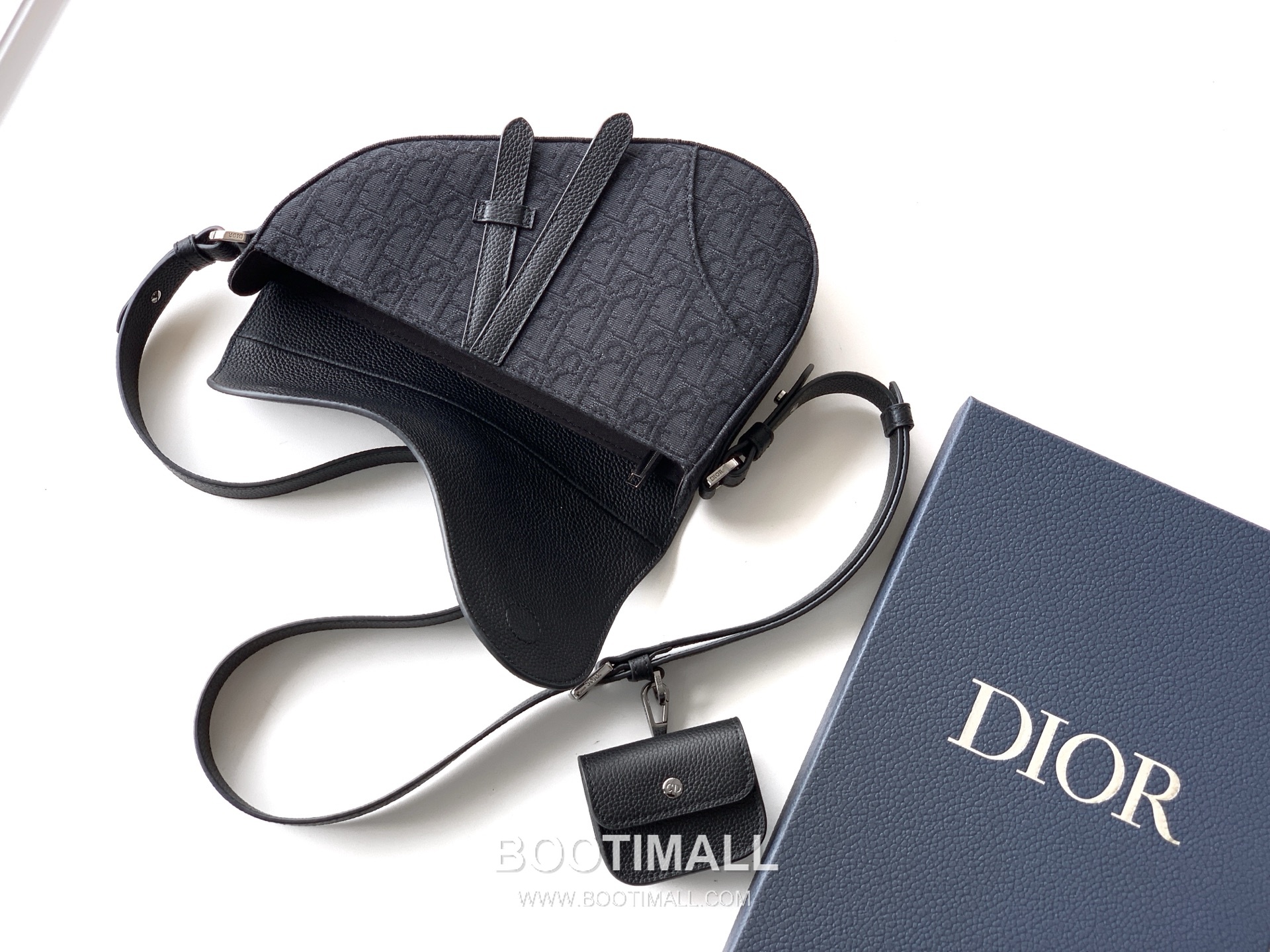 Dior Saddle Oblique Oblique Fabric & Grained Calfskin Black Crossbody Bag 디올 새들 오블리크 1ADPO413YKS 오블리크 패브릭 & 그레인드 카프스킨 블랙 크로스백 26cm 5