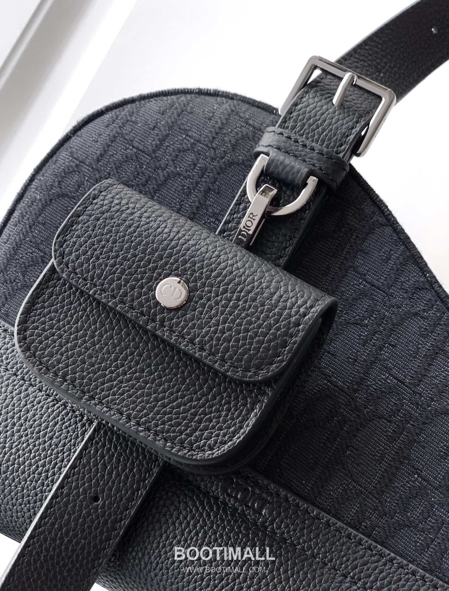 Dior Saddle Oblique Oblique Fabric & Grained Calfskin Black Crossbody Bag 디올 새들 오블리크 1ADPO413YKS 오블리크 패브릭 & 그레인드 카프스킨 블랙 크로스백 26cm 7