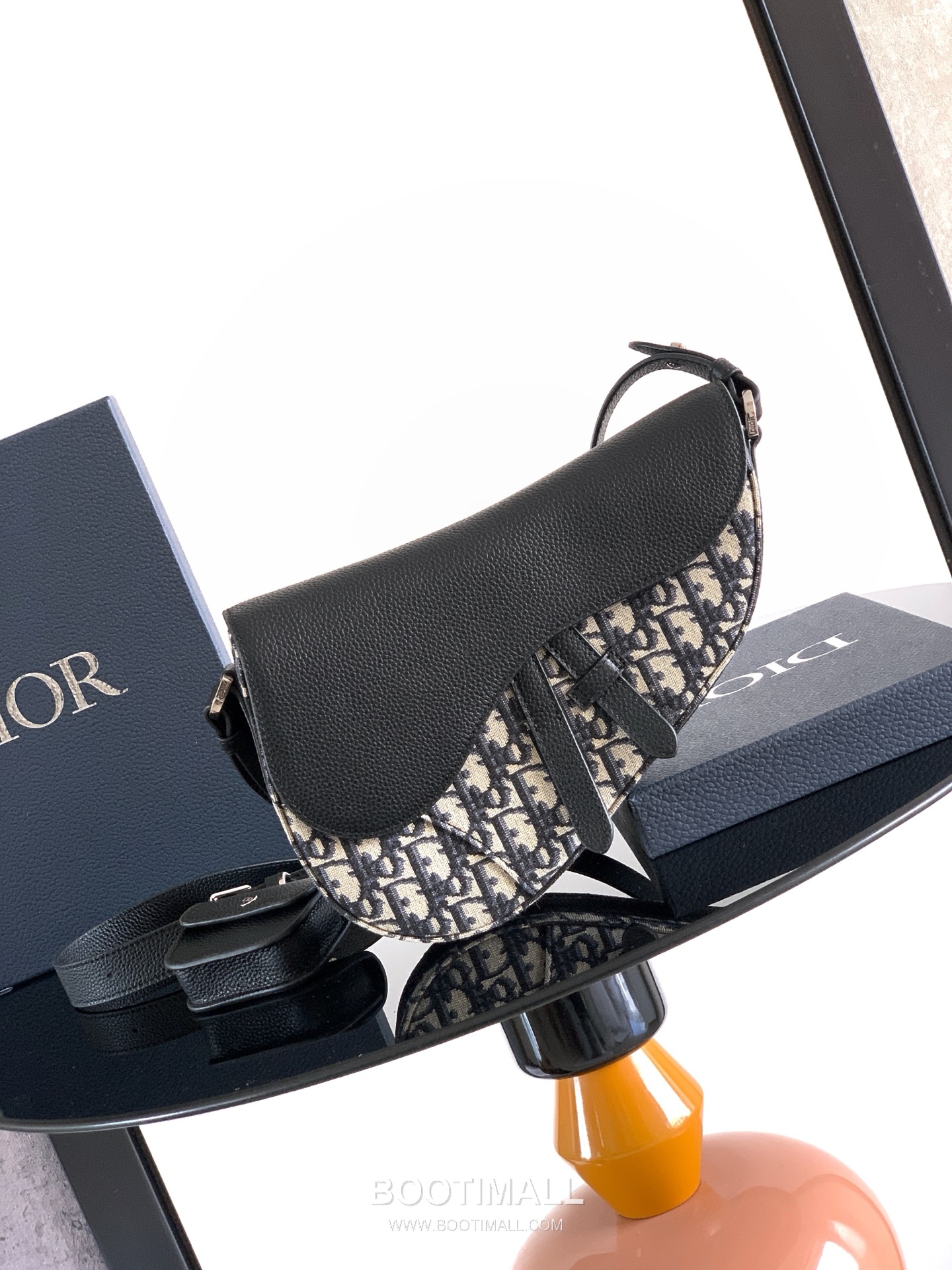 Dior Saddle Oblique Oblique Fabric & Grained Calfskin Black Crossbody Bag 디올 새들 오블리크 1ADPO413YKS 오블리크 패브릭 & 그레인드 카프스킨 블랙 크로스백 26cm 1