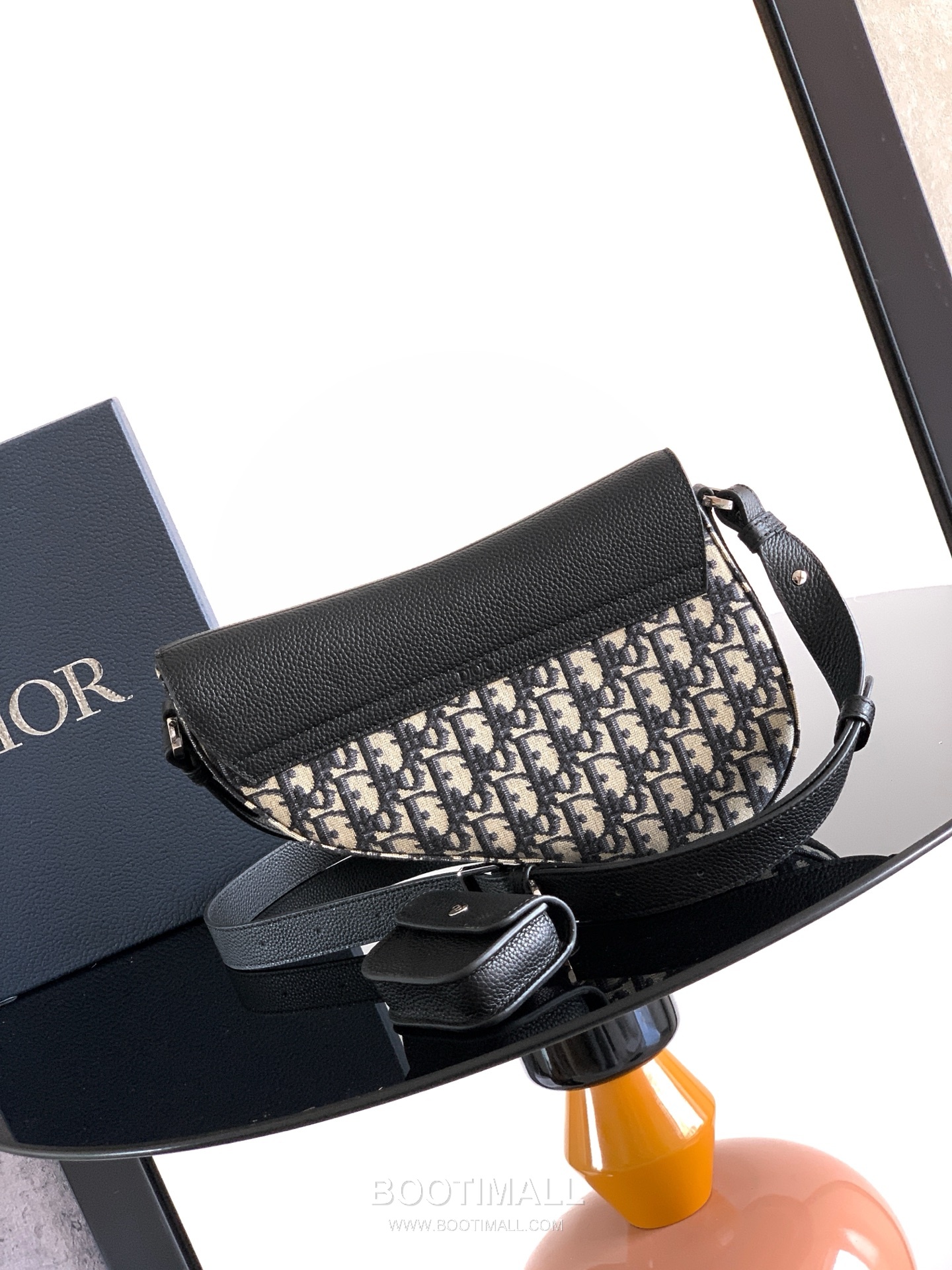 Dior Saddle Oblique Oblique Fabric & Grained Calfskin Black Crossbody Bag 디올 새들 오블리크 1ADPO413YKS 오블리크 패브릭 & 그레인드 카프스킨 블랙 크로스백 26cm 3