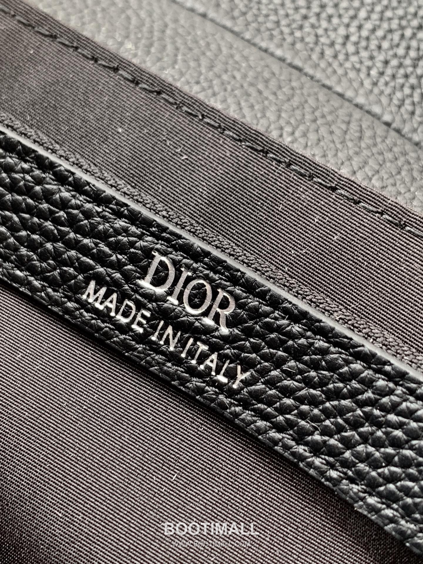 Dior Saddle Oblique Oblique Fabric & Grained Calfskin Black Crossbody Bag 디올 새들 오블리크 1ADPO413YKS 오블리크 패브릭 & 그레인드 카프스킨 블랙 크로스백 26cm 9