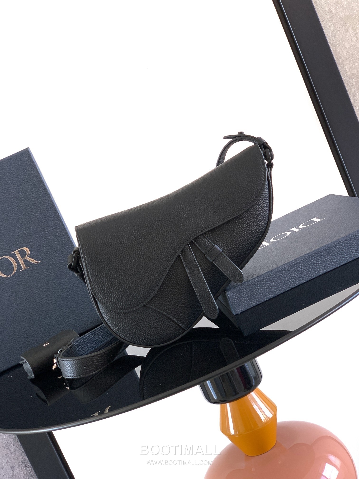 Dior Saddle Grained Grained Calfskin Black Crossbody Bag 디올 새들 그레인드 1ADPO413UC 그레인드 카프스킨 블랙 크로스백 26cm 1