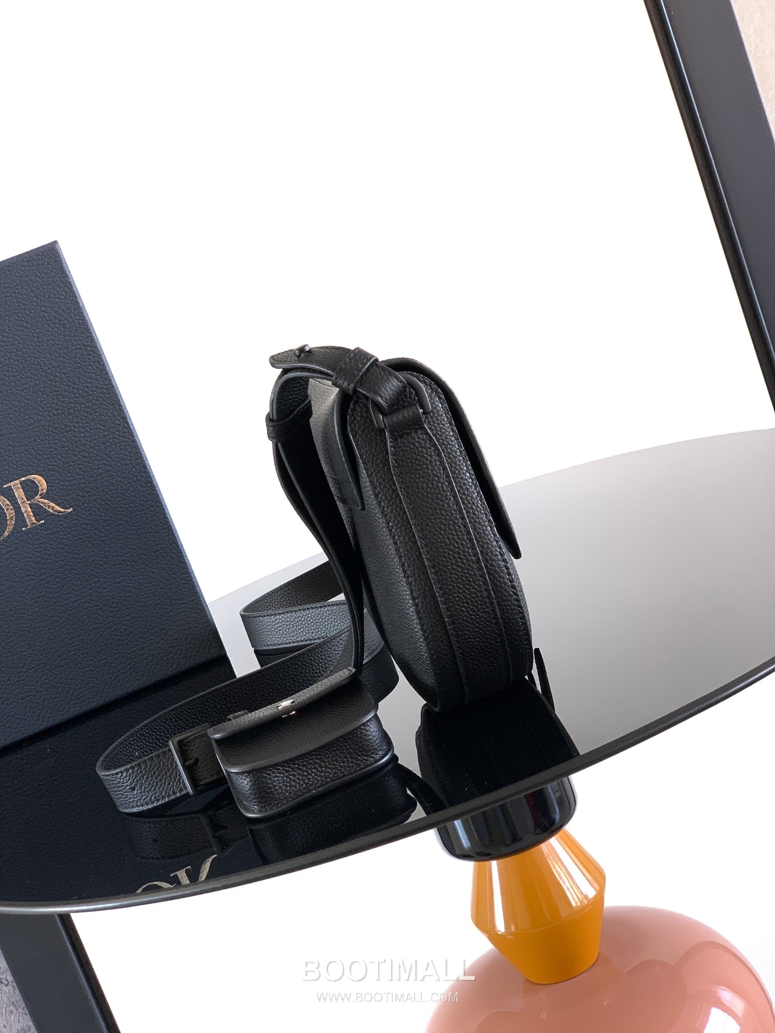 Dior Saddle Grained Grained Calfskin Black Crossbody Bag 디올 새들 그레인드 1ADPO413UC 그레인드 카프스킨 블랙 크로스백 26cm 2