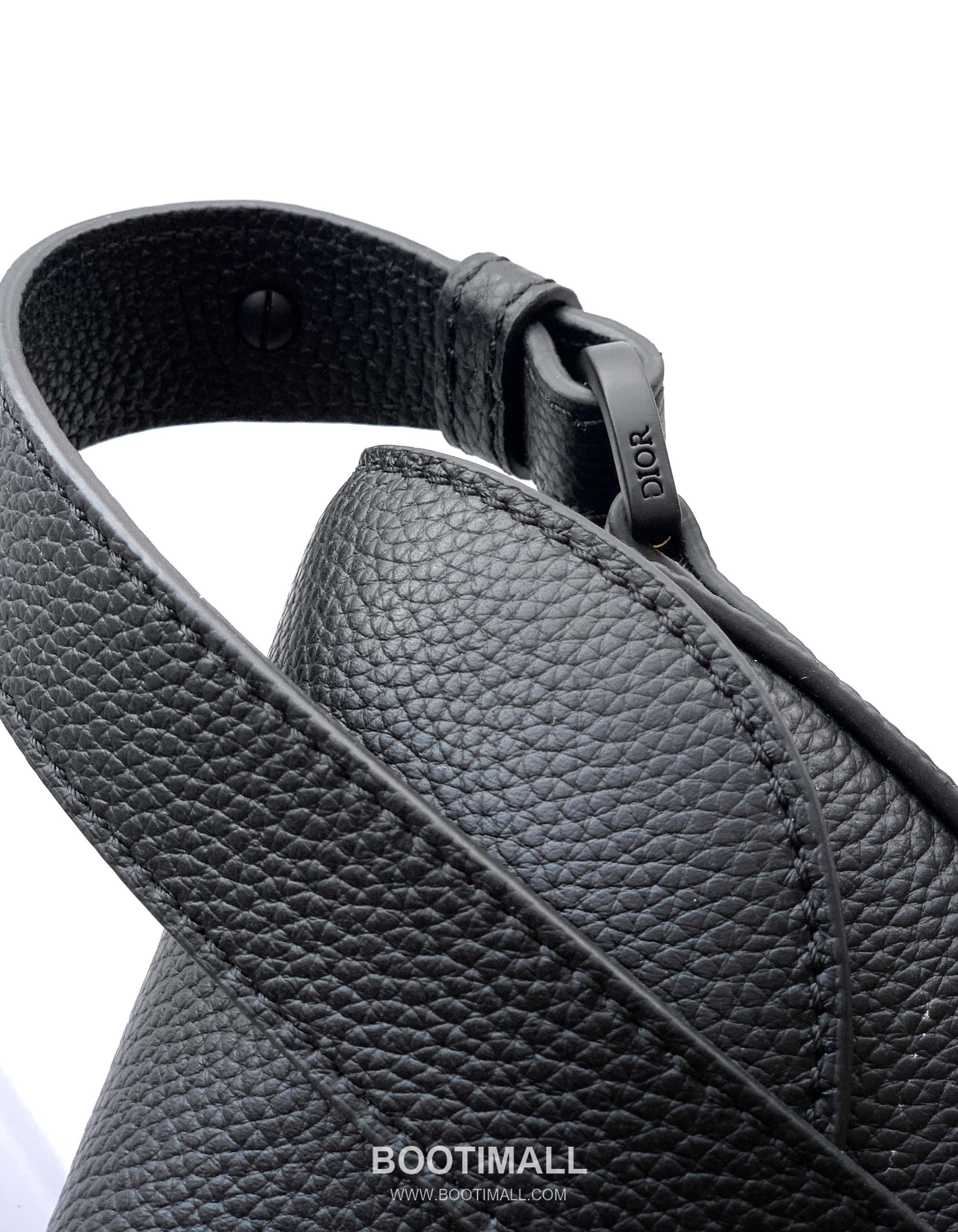 Dior Saddle Grained Grained Calfskin Black Crossbody Bag 디올 새들 그레인드 1ADPO413UC 그레인드 카프스킨 블랙 크로스백 26cm 7