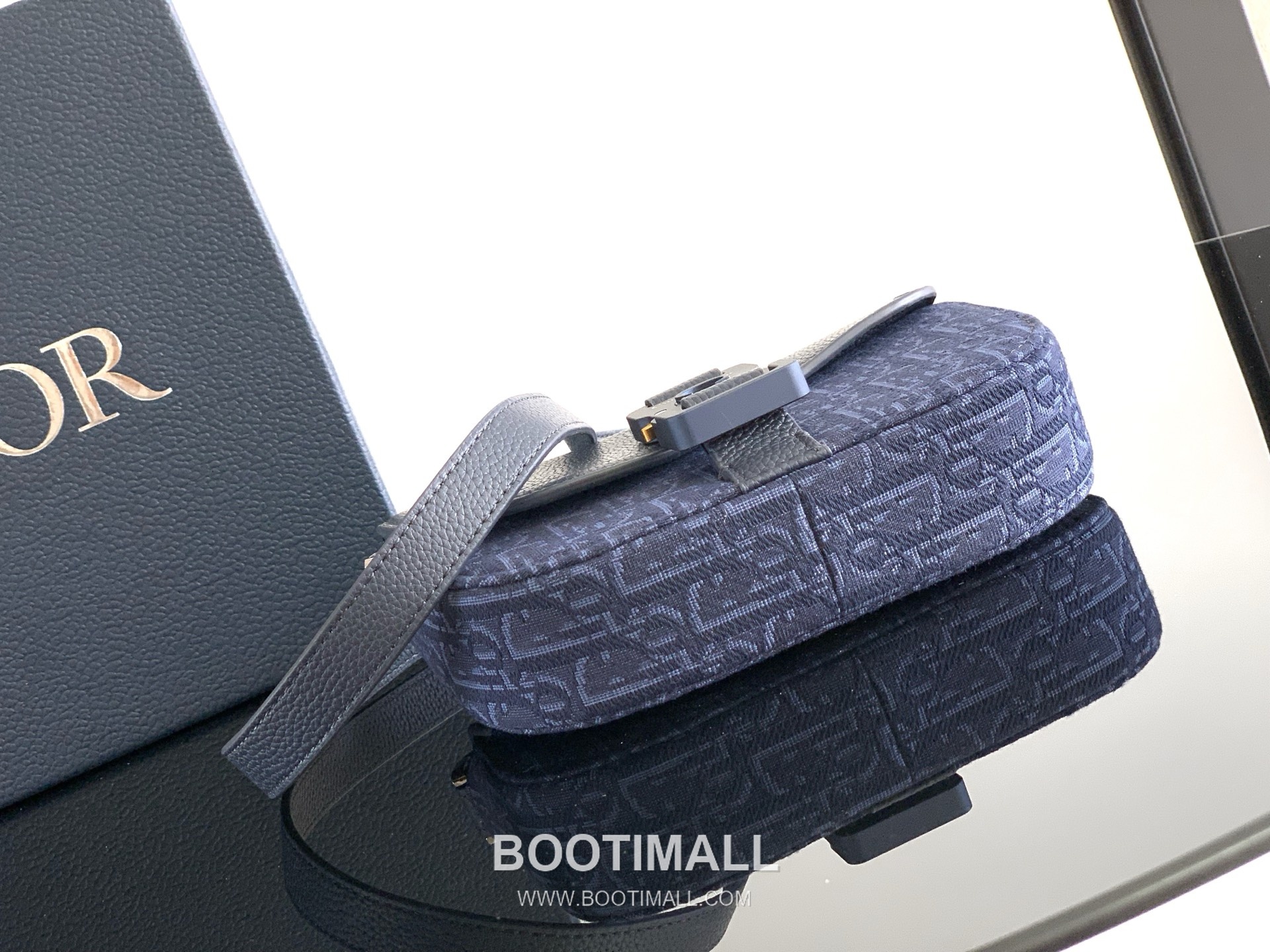 Dior Saddle Oblique Mini Messenger Grained Calfskin Navy Crossbody Bag 디올 새들 오블리크 미니 메신저 2ADCA435YKS 그레인드 카프스킨 네이비 크로스백 20cm 4