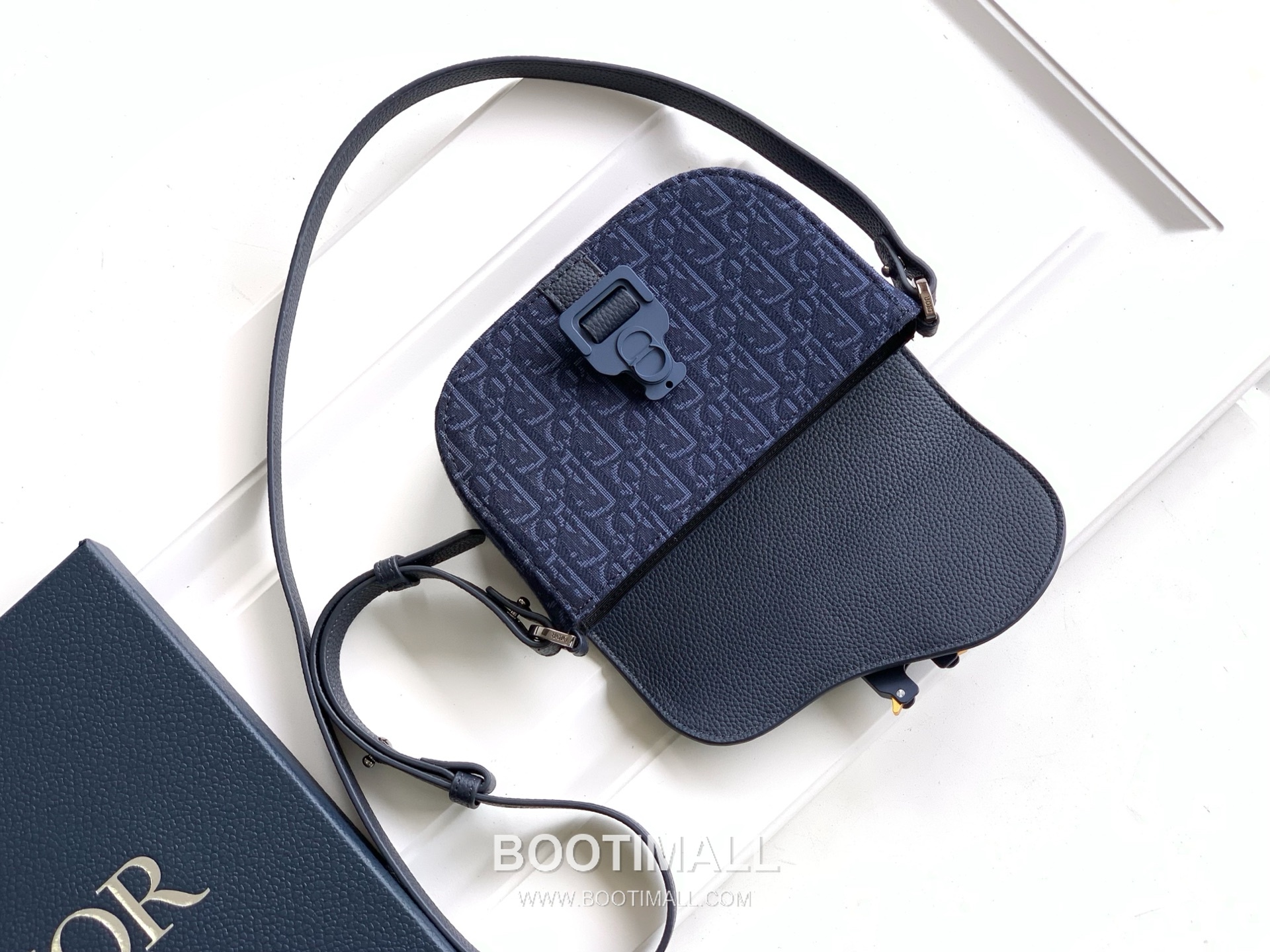 Dior Saddle Oblique Mini Messenger Grained Calfskin Navy Crossbody Bag 디올 새들 오블리크 미니 메신저 2ADCA435YKS 그레인드 카프스킨 네이비 크로스백 20cm 5