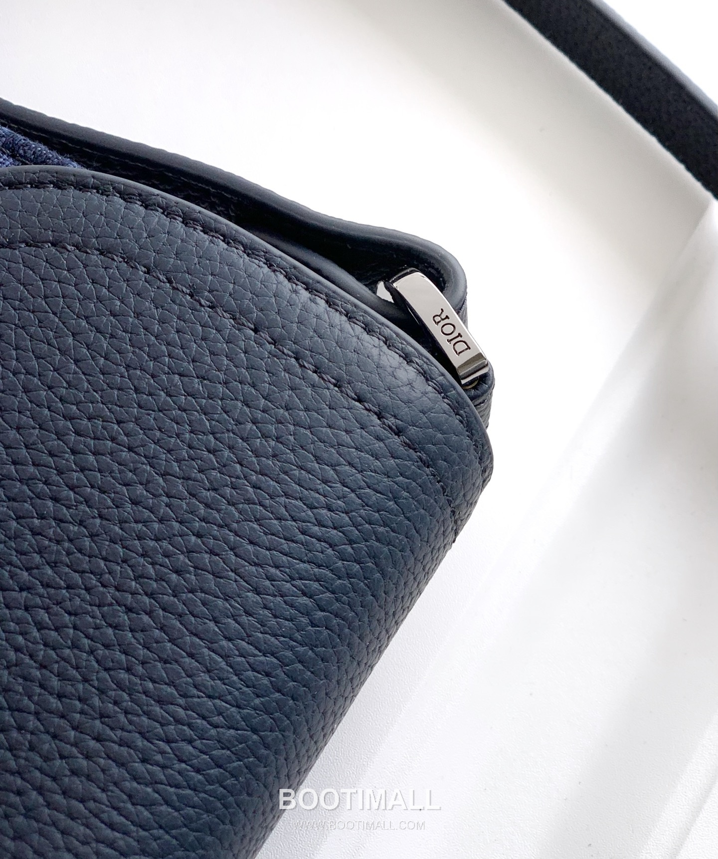 Dior Saddle Oblique Mini Messenger Grained Calfskin Navy Crossbody Bag 디올 새들 오블리크 미니 메신저 2ADCA435YKS 그레인드 카프스킨 네이비 크로스백 20cm 6