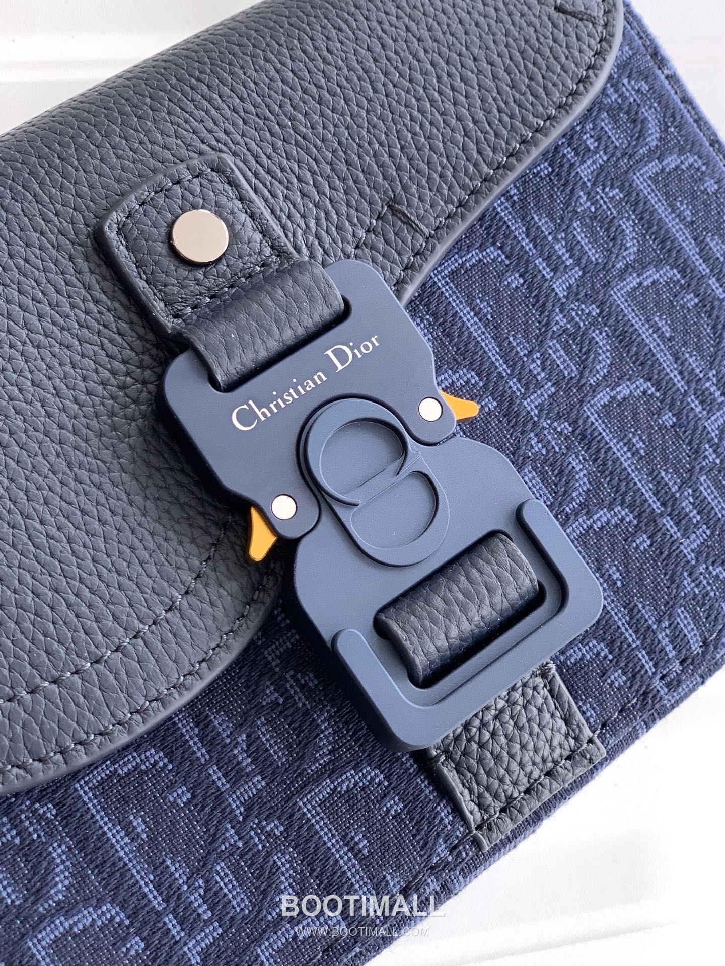 Dior Saddle Oblique Mini Messenger Grained Calfskin Navy Crossbody Bag 디올 새들 오블리크 미니 메신저 2ADCA435YKS 그레인드 카프스킨 네이비 크로스백 20cm 7