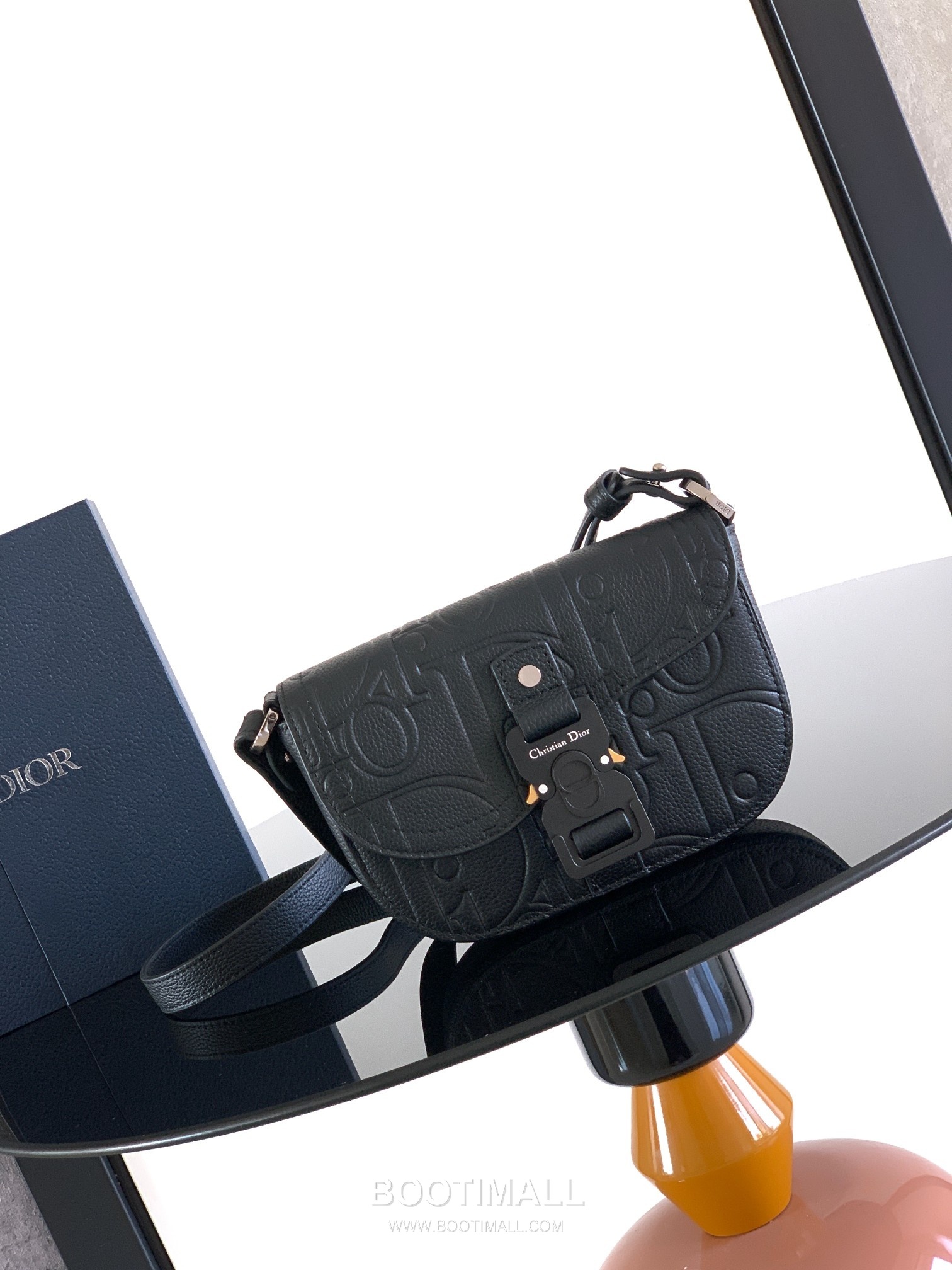Dior Saddle Gravity Mini Embossed Cowhide Leather Black Messenger Bag 디올 새들 그래비티 미니 엠보싱 소가죽 블랙 메신저백 20cm 1