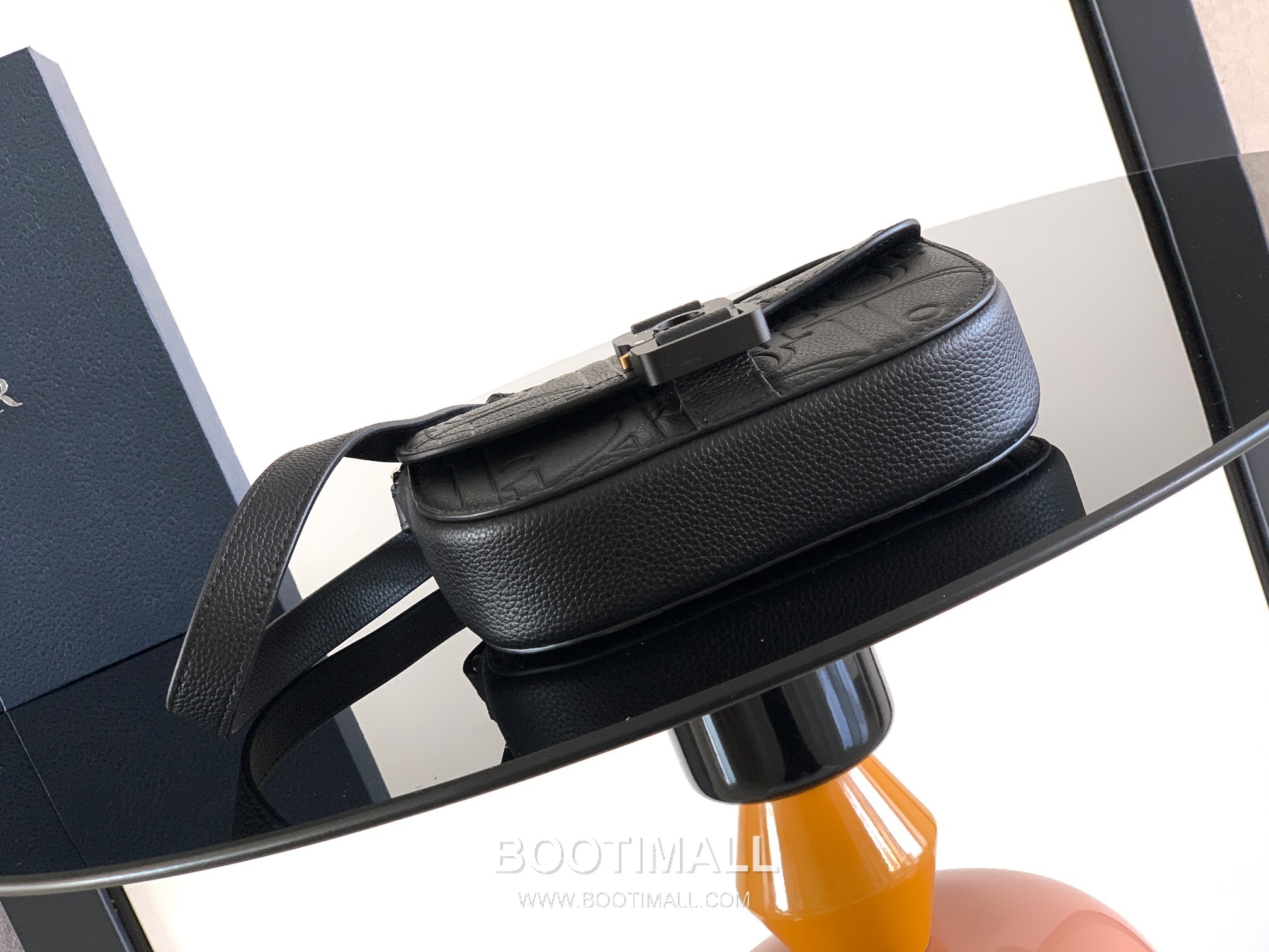 Dior Saddle Gravity Mini Embossed Cowhide Leather Black Messenger Bag 디올 새들 그래비티 미니 엠보싱 소가죽 블랙 메신저백 20cm 3