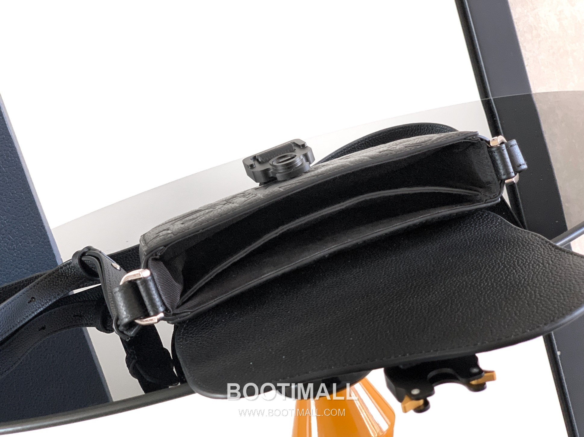 Dior Saddle Gravity Mini Embossed Cowhide Leather Black Messenger Bag 디올 새들 그래비티 미니 엠보싱 소가죽 블랙 메신저백 20cm 5