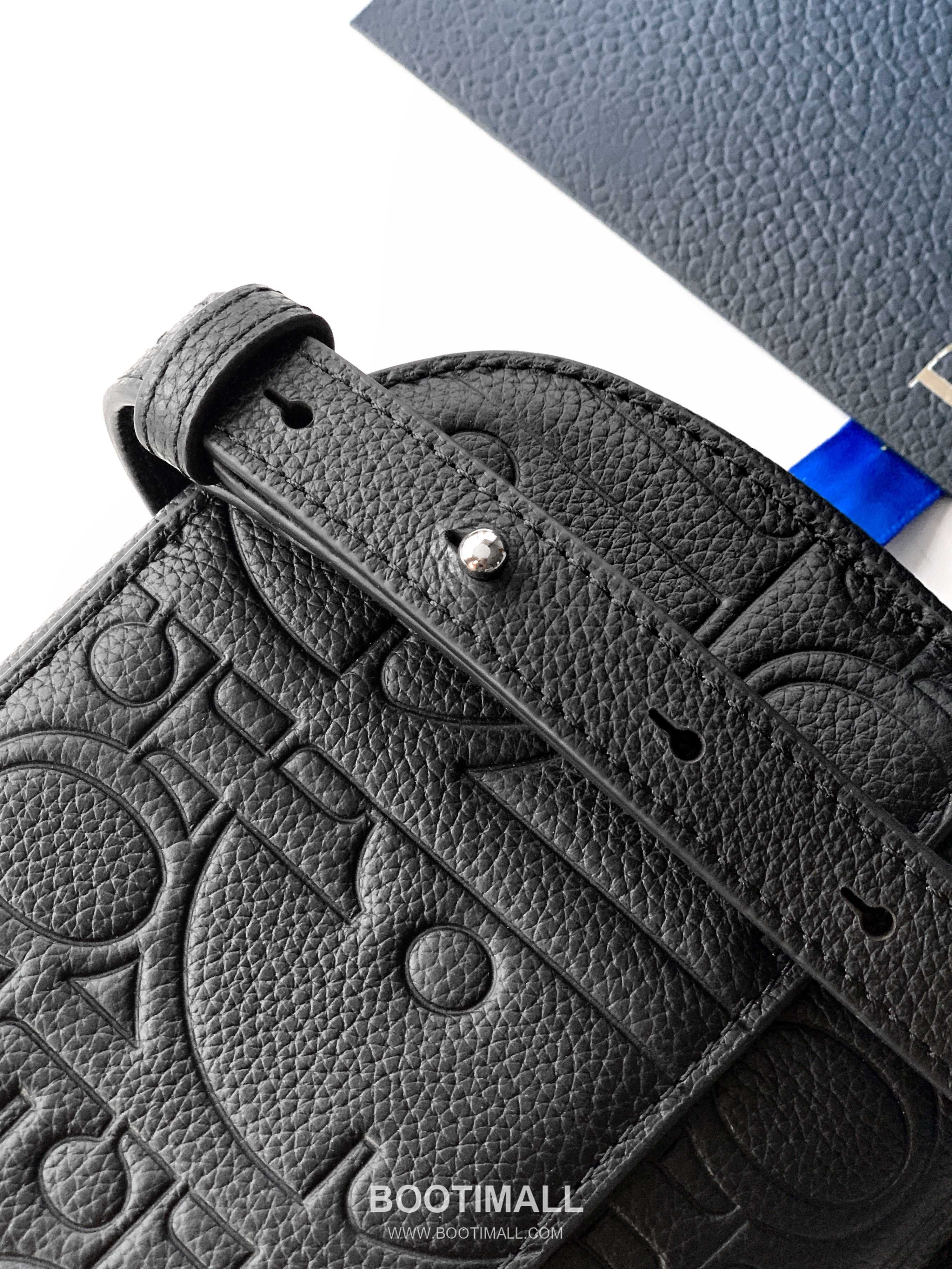 Dior Saddle Gravity Mini Embossed Cowhide Leather Black Messenger Bag 디올 새들 그래비티 미니 엠보싱 소가죽 블랙 메신저백 20cm 6