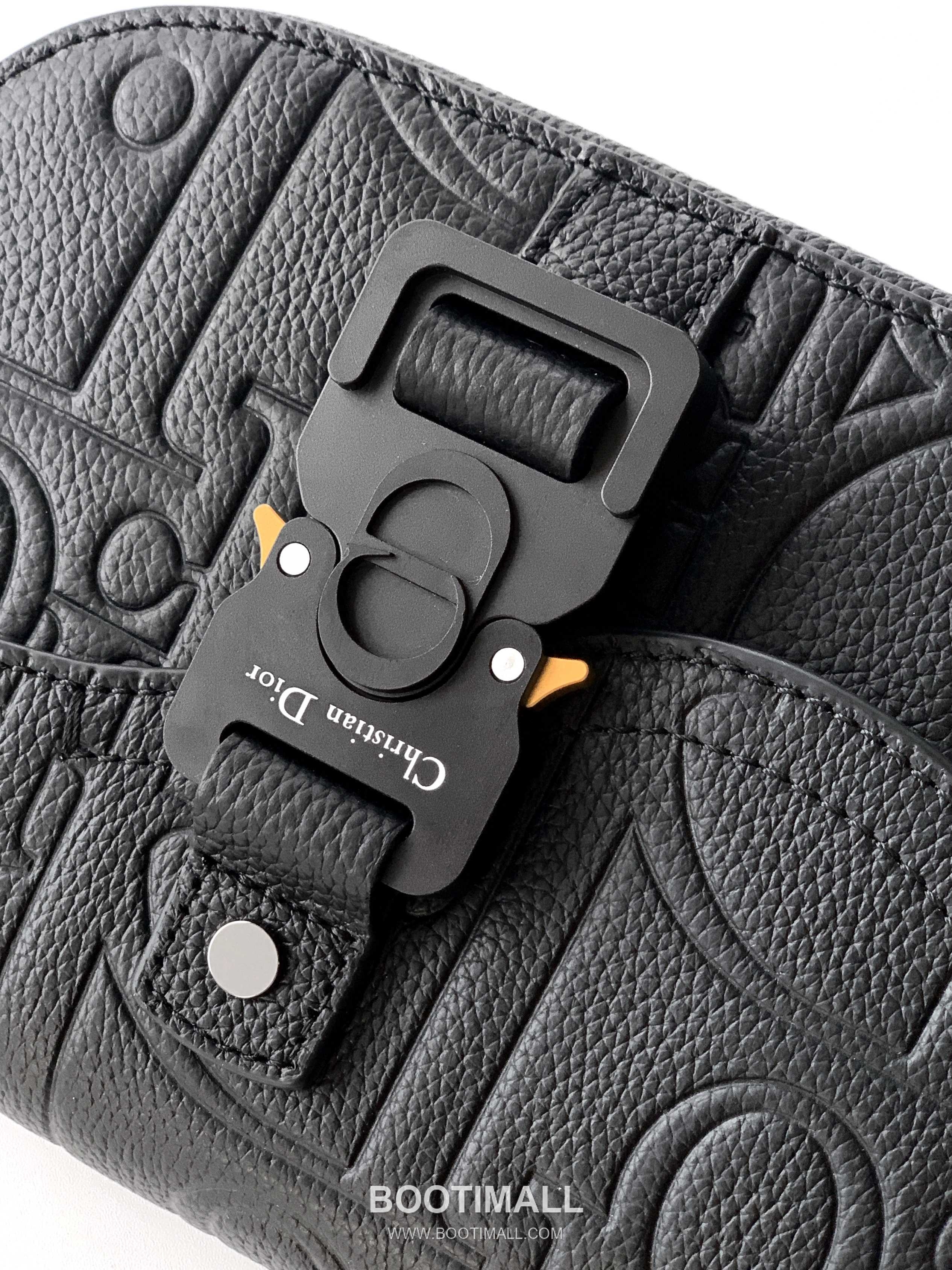 Dior Saddle Gravity Mini Embossed Cowhide Leather Black Messenger Bag 디올 새들 그래비티 미니 엠보싱 소가죽 블랙 메신저백 20cm 7