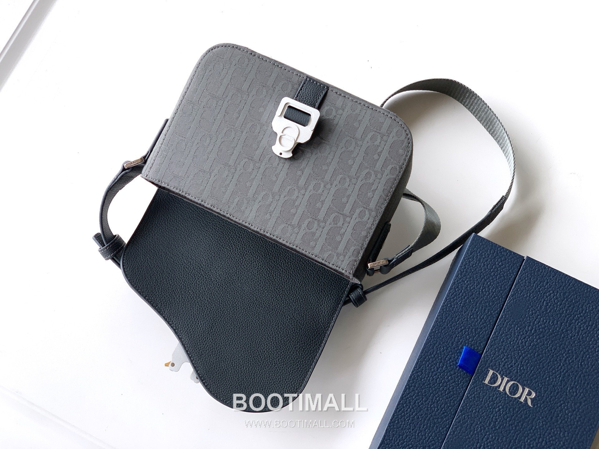 Dior Oblique Saddle Flap Messenger Oblique Printed Cotton Tech Fabric Grained Cowhide Black Messenger Bag 디올 오블리크 새들 플랩 메신저 오블리크 프린트 코튼 테크 패브릭 그레인드 소가죽 블랙 메신저백 23cm 5