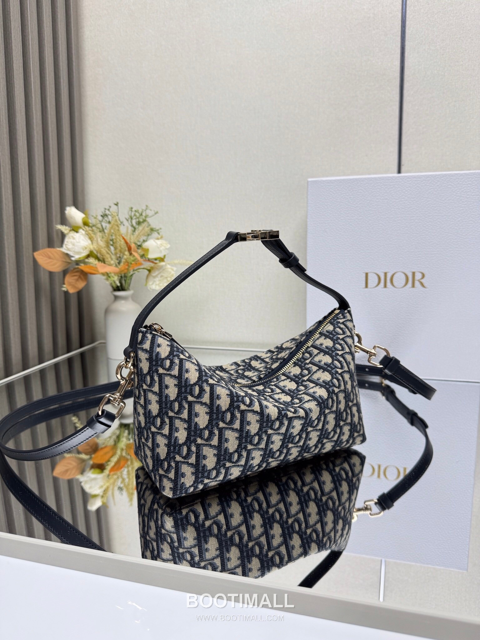 Louis Vuitton Natural Monogram Embroidered Lunch Box 5554 Embroidered Canvas Natural Crossbody Bag 루이비통 내추럴 모노그램 자수 런치 박스 5554 자수 캔버스 내추럴 크로스백 22cm 2