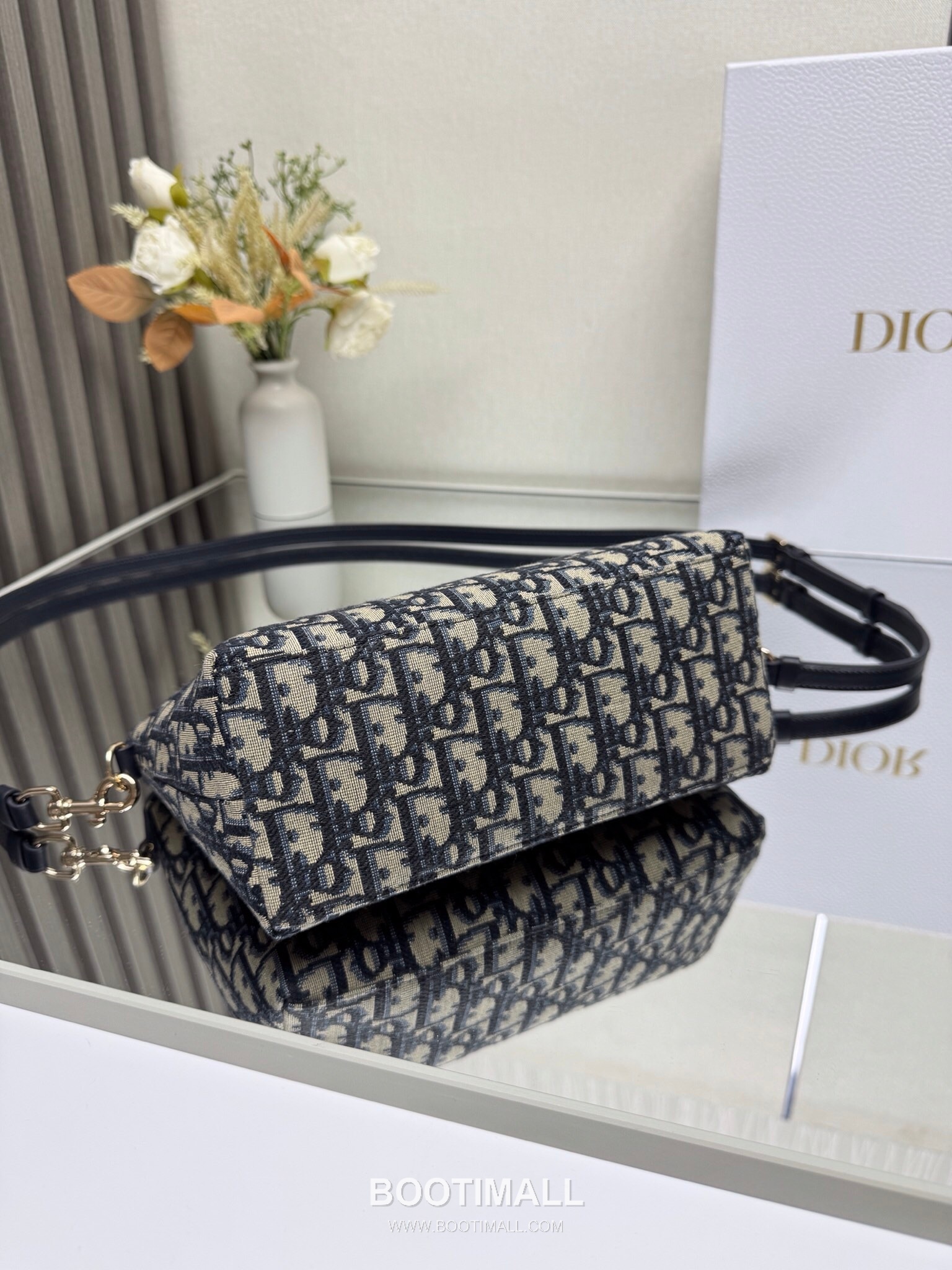 Louis Vuitton Natural Monogram Embroidered Lunch Box 5554 Embroidered Canvas Natural Crossbody Bag 루이비통 내추럴 모노그램 자수 런치 박스 5554 자수 캔버스 내추럴 크로스백 22cm 6