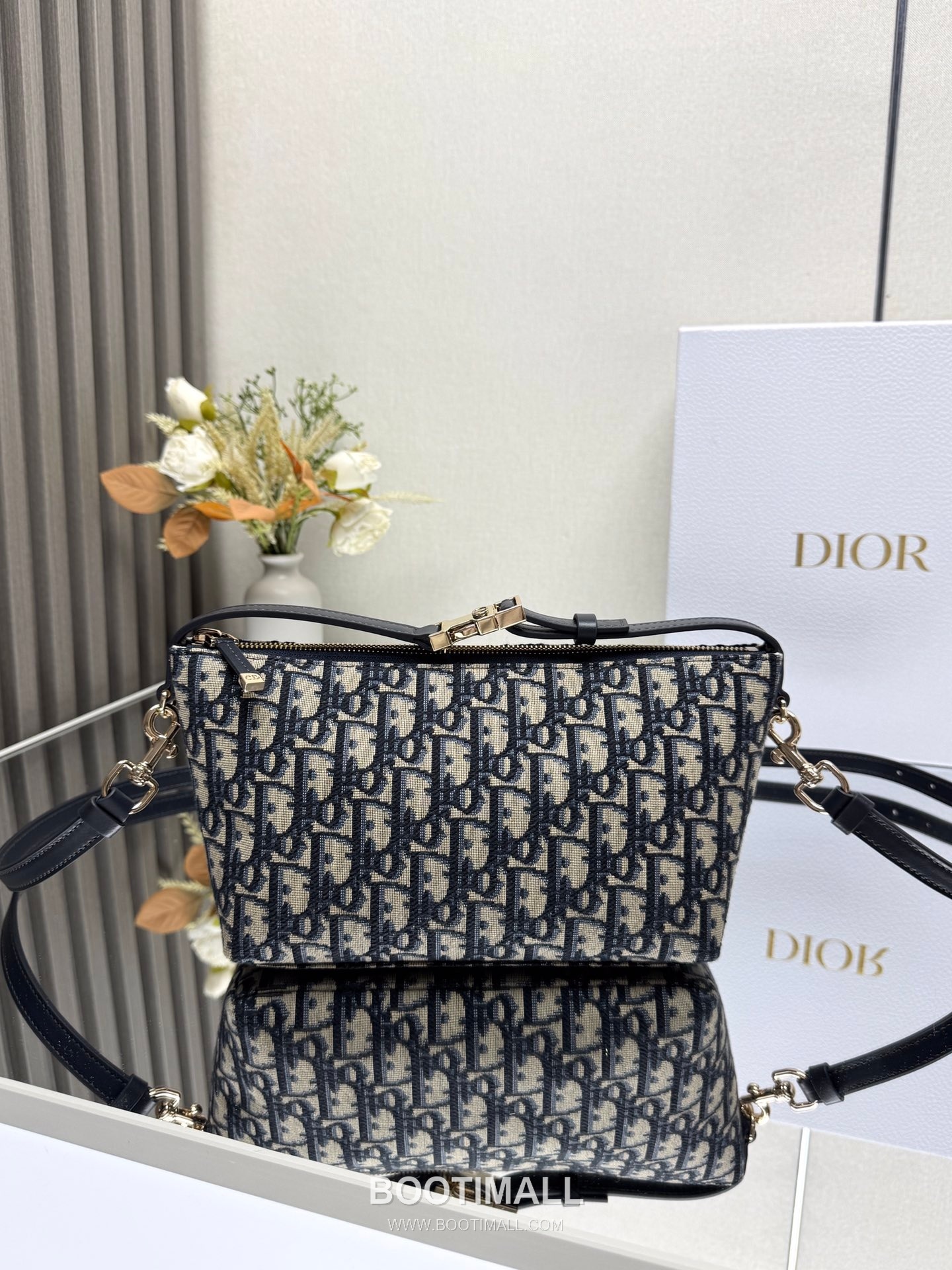 Louis Vuitton Natural Monogram Embroidered Lunch Box 5554 Embroidered Canvas Natural Crossbody Bag 루이비통 내추럴 모노그램 자수 런치 박스 5554 자수 캔버스 내추럴 크로스백 22cm 7