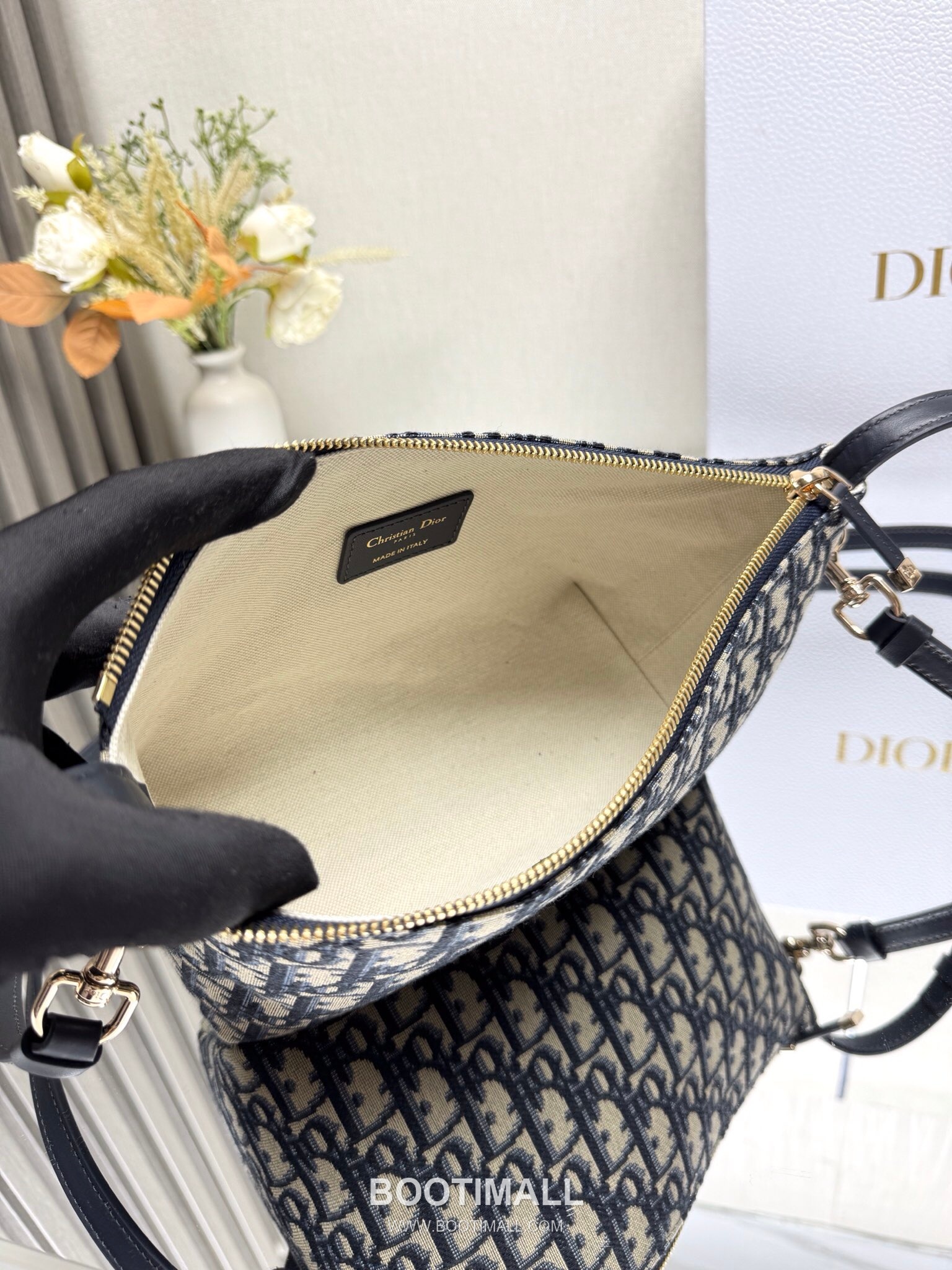 Louis Vuitton Natural Monogram Embroidered Lunch Box 5554 Embroidered Canvas Natural Crossbody Bag 루이비통 내추럴 모노그램 자수 런치 박스 5554 자수 캔버스 내추럴 크로스백 22cm 9