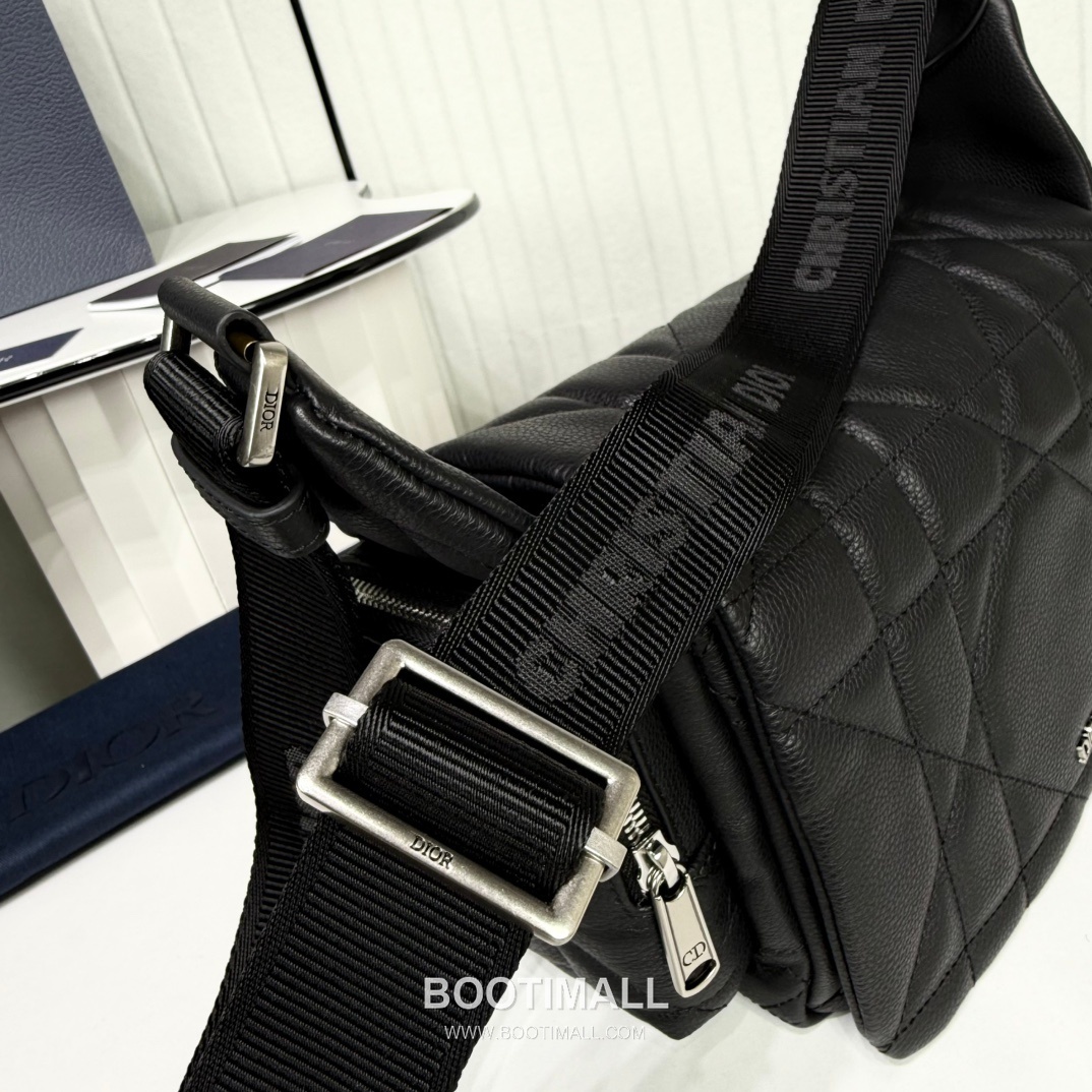 Dior Maxi Cannage Camera Calfskin Black Zip 디올 맥시 까나쥬 카메라 카프스킨 블랙 지퍼 31cm 15