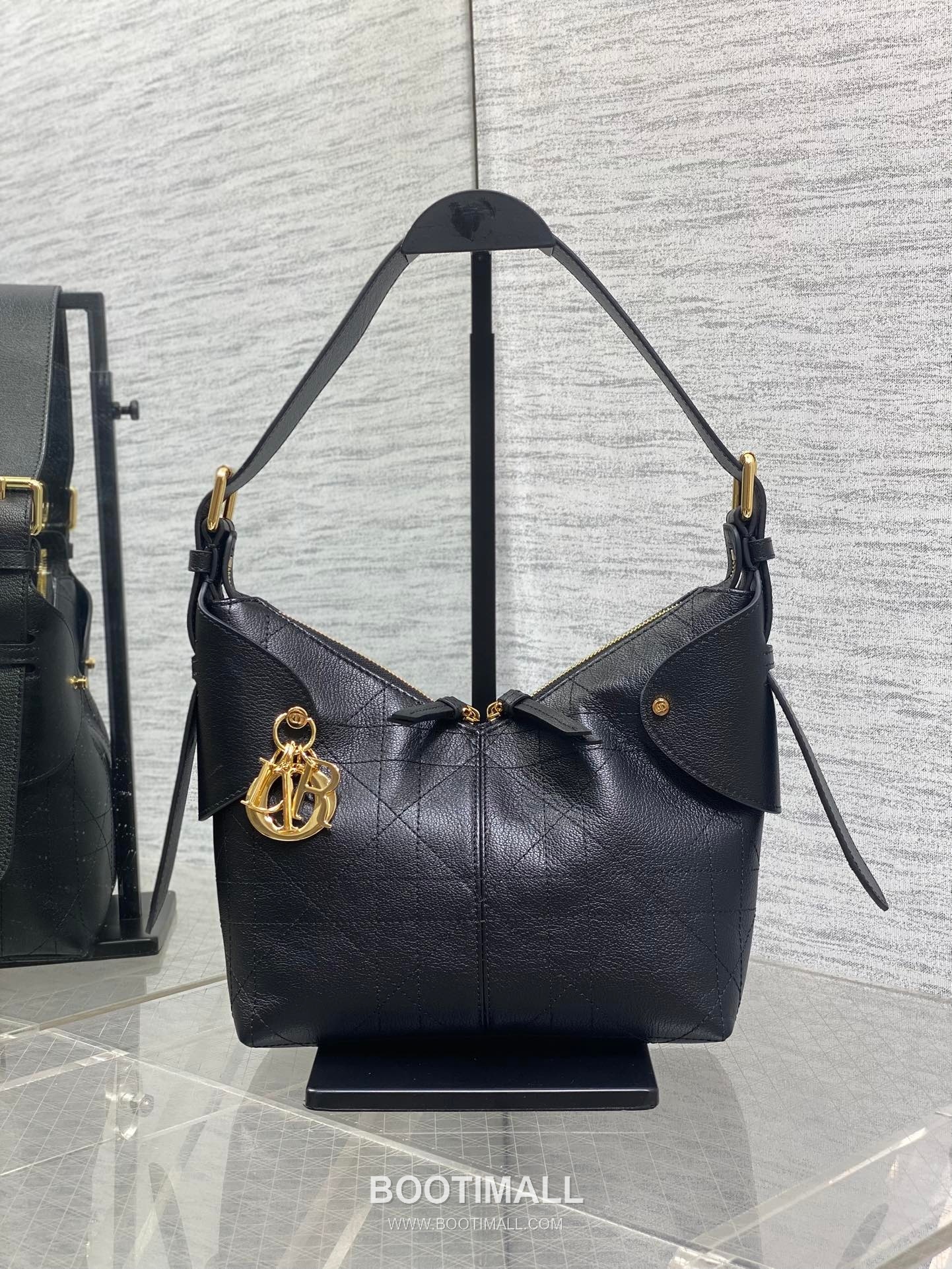 Dior Voyage Cannage Waxed Waxed Cowhide Black Shoulder Bag 디올 보야주 까나쥬 왁스드 왁스드 소가죽 블랙 숄더백 22×9.5×15cm 5