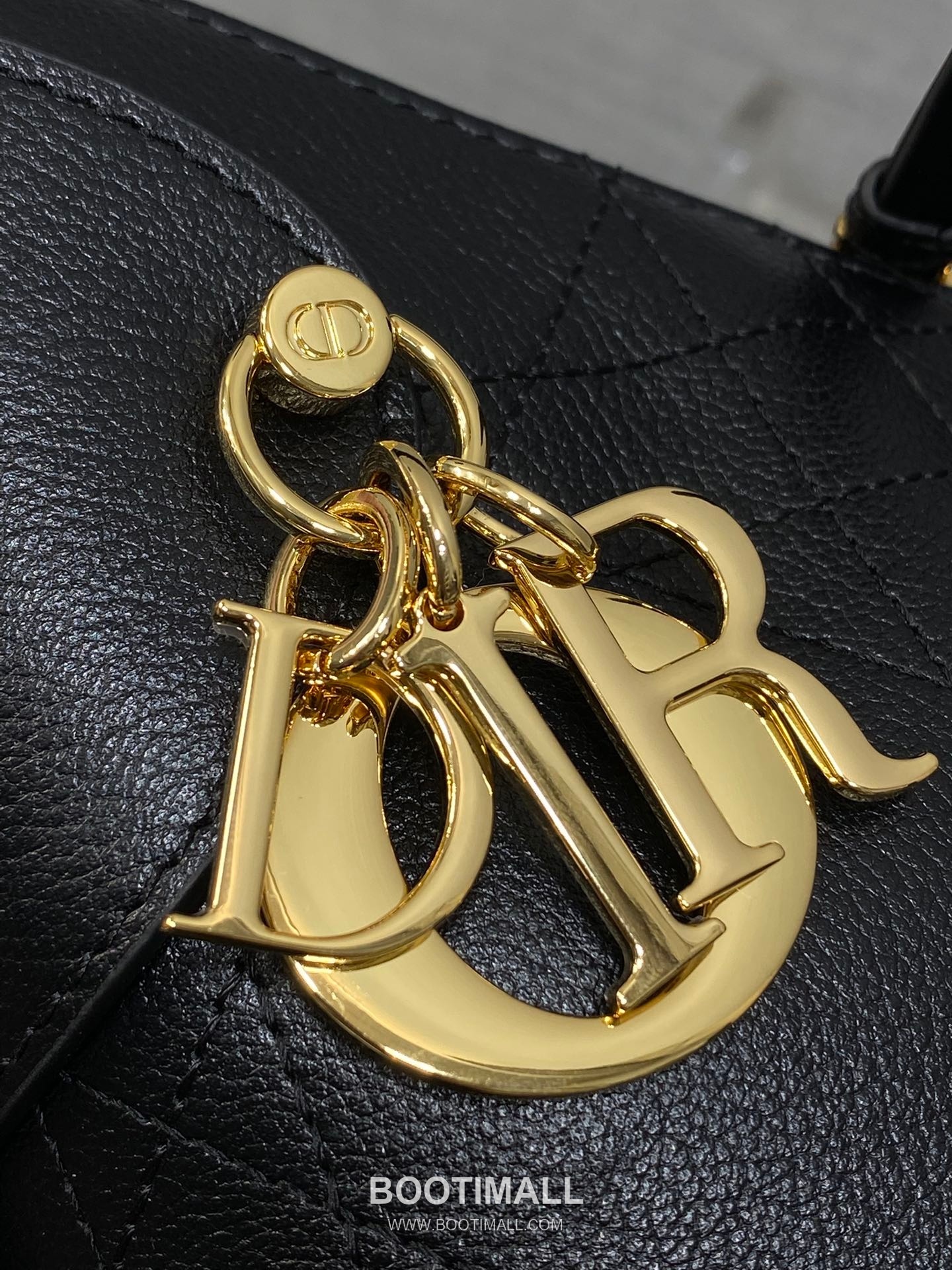 Dior Voyage Cannage Waxed Waxed Cowhide Black Shoulder Bag 디올 보야주 까나쥬 왁스드 왁스드 소가죽 블랙 숄더백 22×9.5×15cm 6