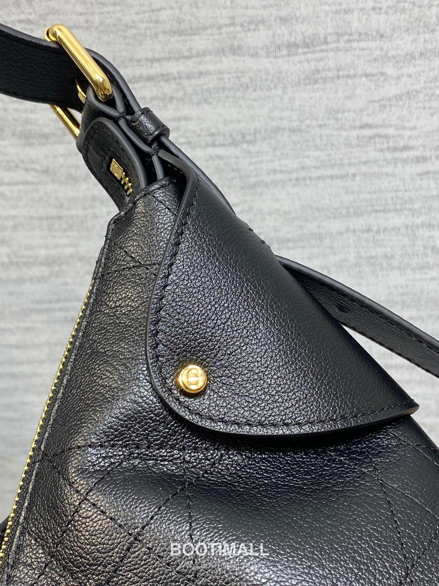 Dior Voyage Cannage Waxed Waxed Cowhide Black Shoulder Bag 디올 보야주 까나쥬 왁스드 왁스드 소가죽 블랙 숄더백 22×9.5×15cm 9