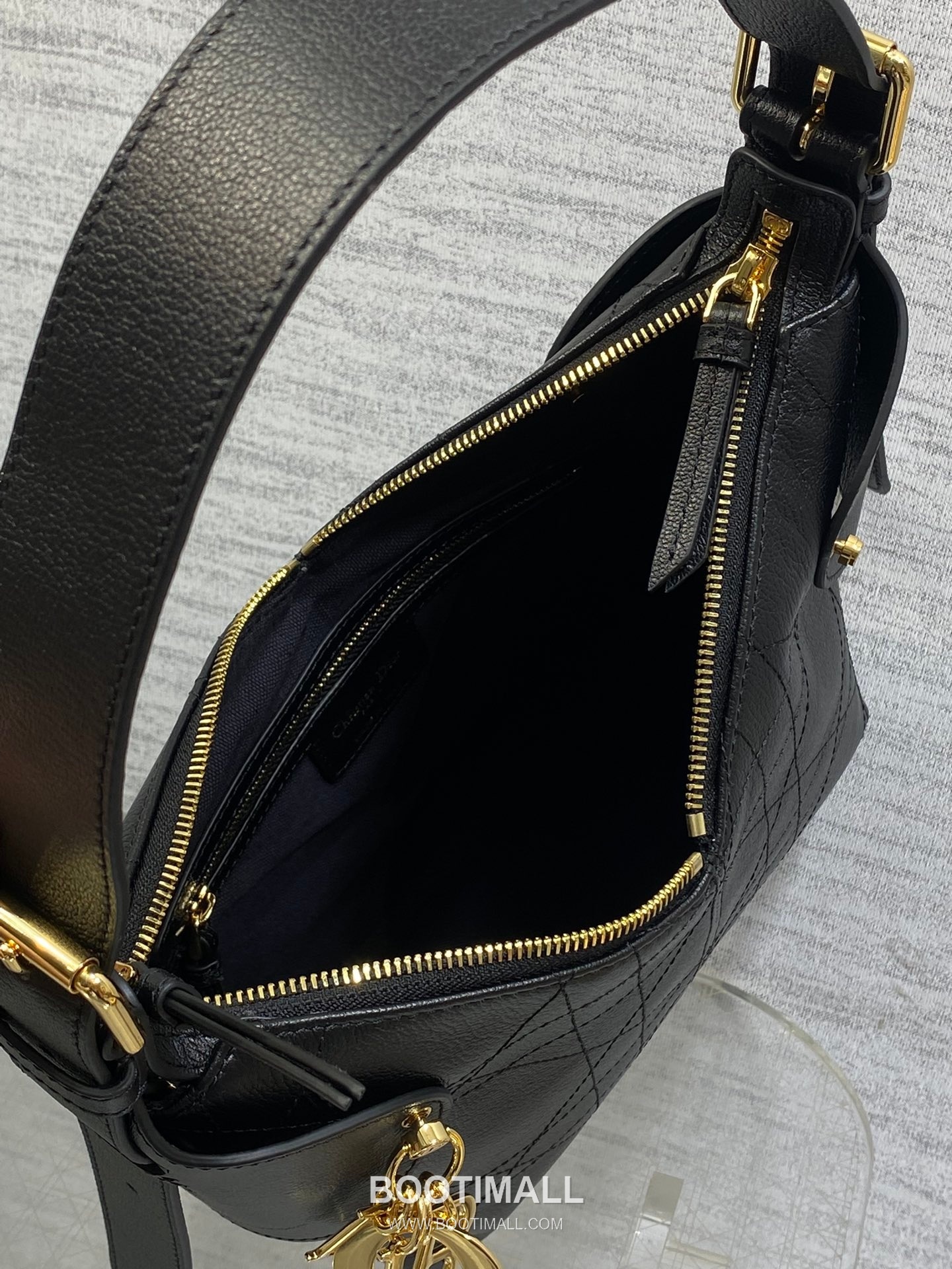 Dior Voyage Cannage Waxed Waxed Cowhide Black Shoulder Bag 디올 보야주 까나쥬 왁스드 왁스드 소가죽 블랙 숄더백 22×9.5×15cm 12