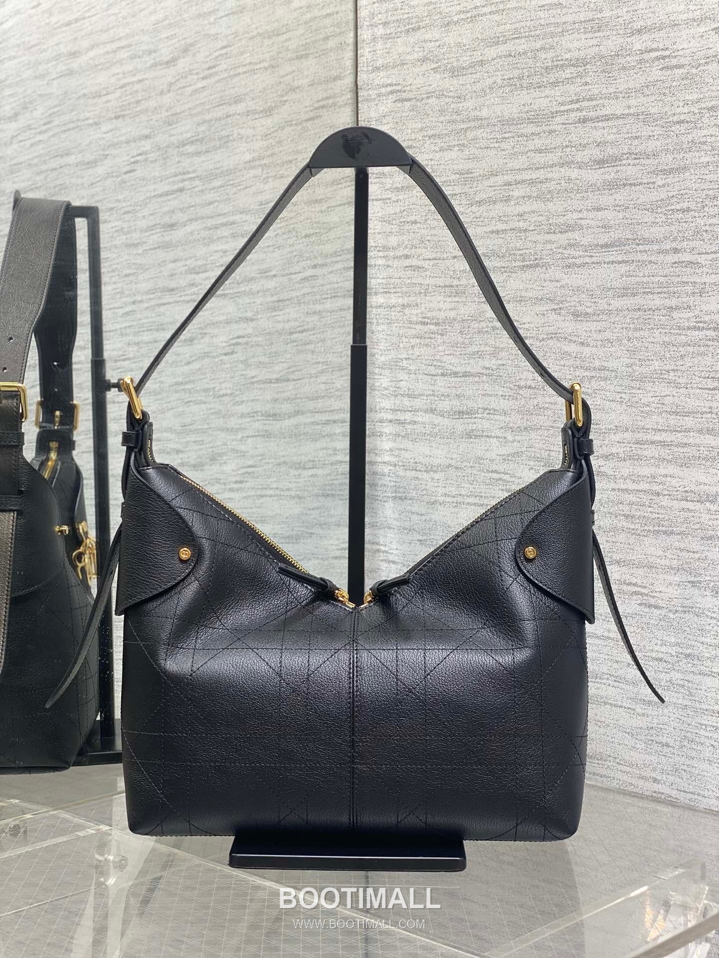 Dior Voyage Cannage Medium Hobo Waxed Cowhide Leather Black Shoulder Bag 디올 보야주 까나쥬 미디엄 호보 오일 왁스 소가죽 블랙 숄더백 28×12×18cm 12