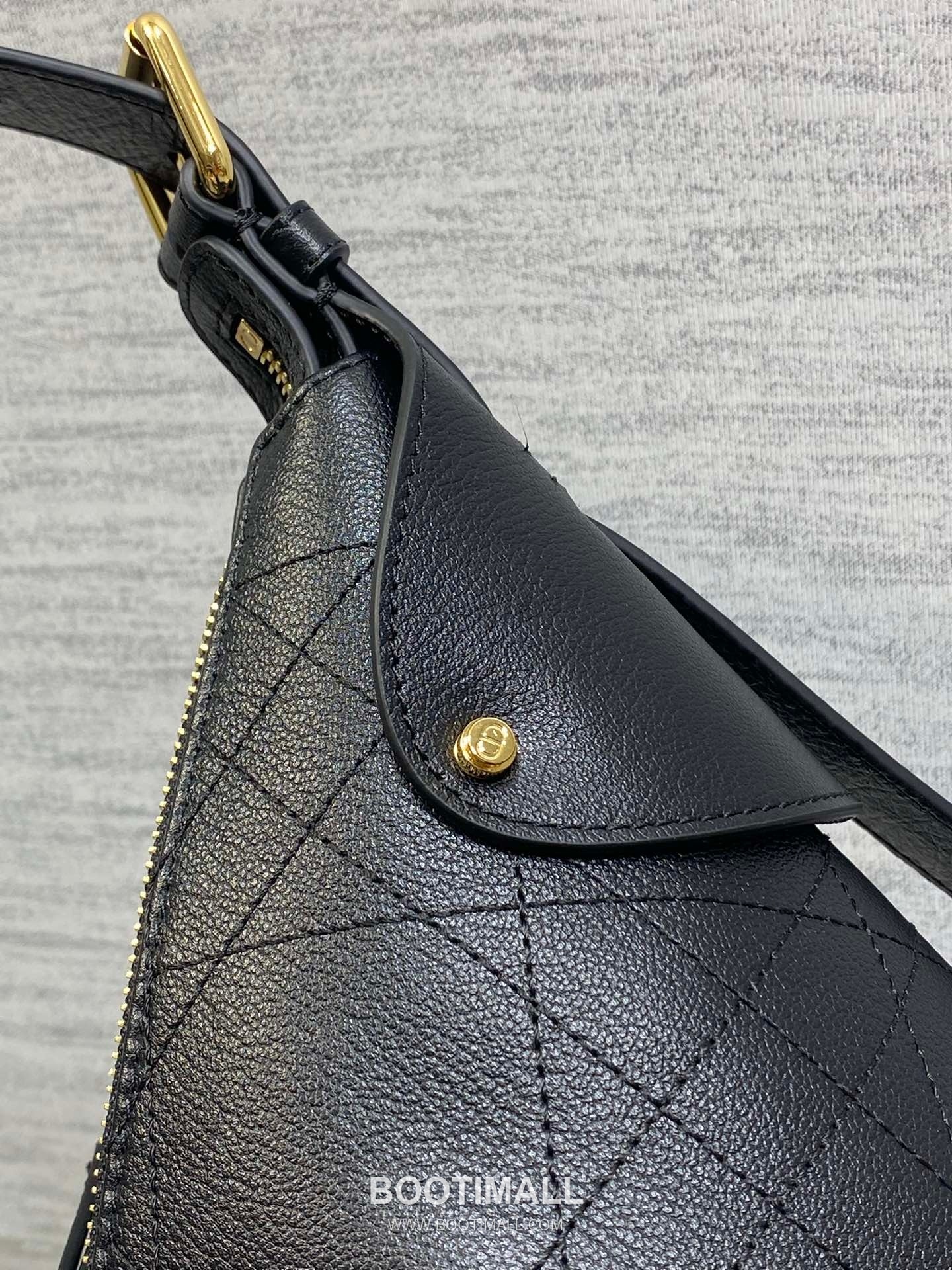 Dior Voyage Cannage Medium Hobo Waxed Cowhide Leather Black Shoulder Bag 디올 보야주 까나쥬 미디엄 호보 오일 왁스 소가죽 블랙 숄더백 28×12×18cm 14