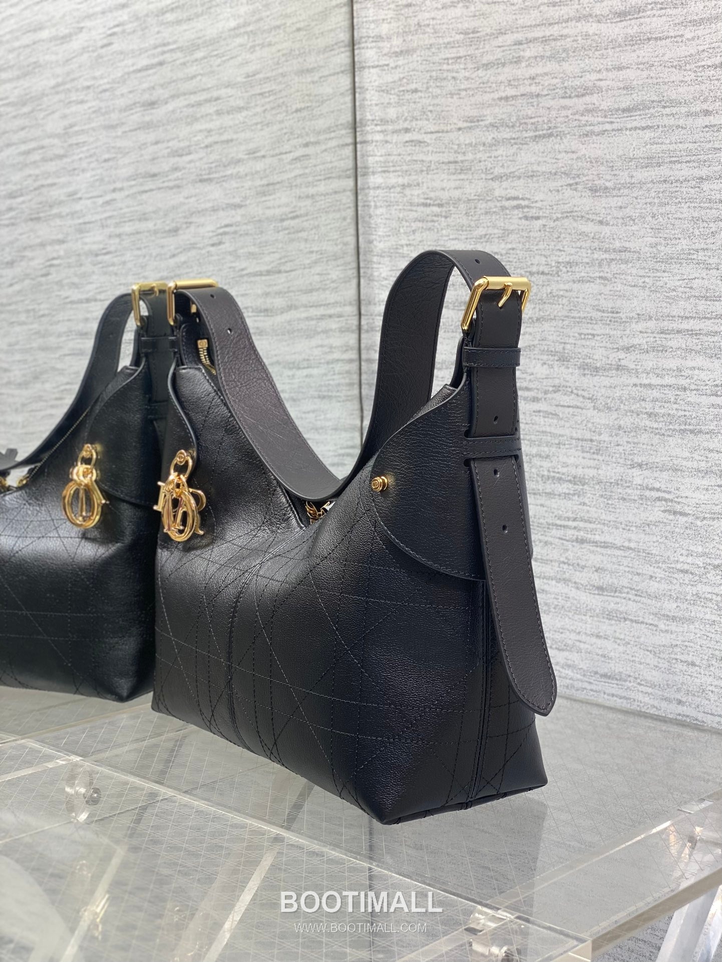 Dior Voyage Cannage Medium Hobo Waxed Cowhide Leather Black Shoulder Bag 디올 보야주 까나쥬 미디엄 호보 오일 왁스 소가죽 블랙 숄더백 28×12×18cm 15