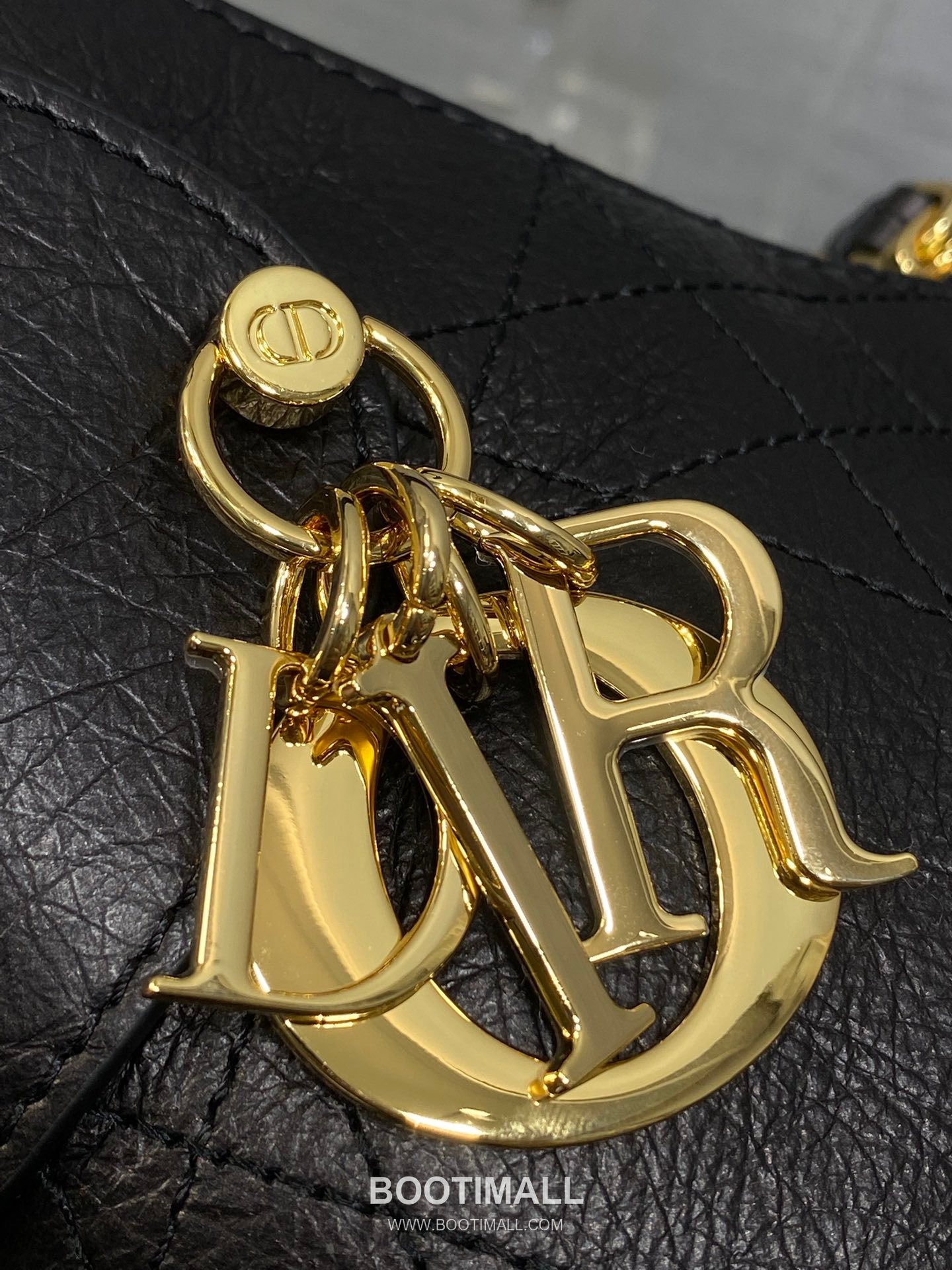 Dior Voyage Cannage Oiled-Wax Cowhide Leather Black Shoulder Bag 디올 보야주 까나쥬 오일드왁스 소가죽 블랙 숄더백 22×9.5×15cm 9